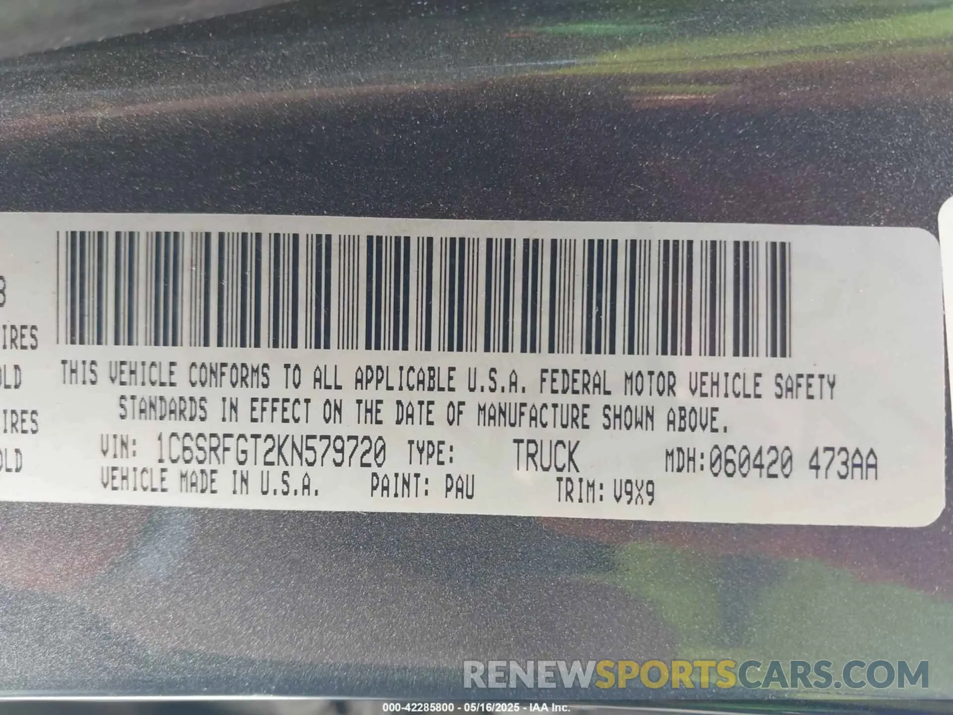 9 Photograph of a damaged car 1C6SRFGT2KN579720 RAM 1500 2019