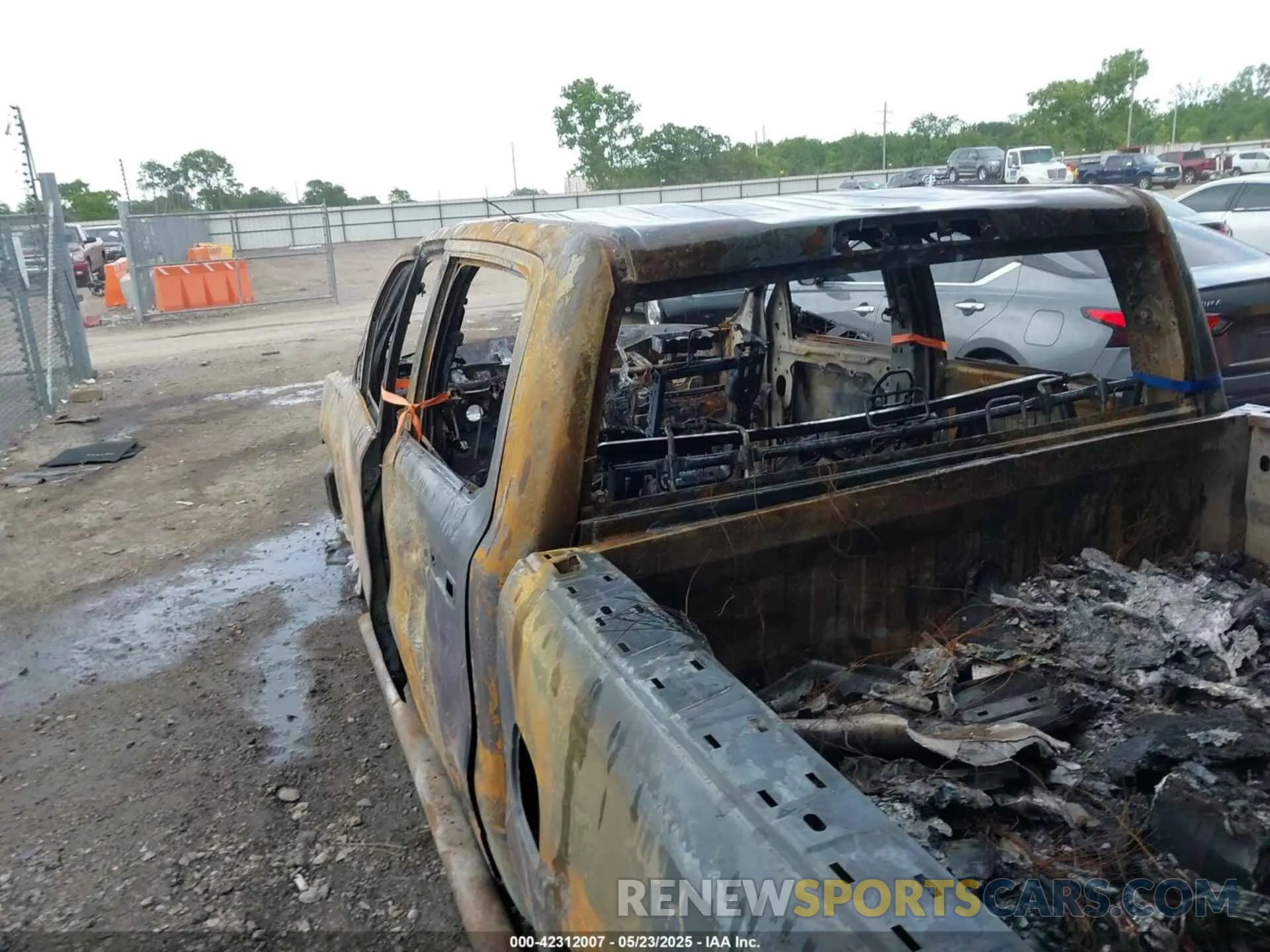 16 Photograph of a damaged car 1C6SRFGT2KN591334 RAM 1500 2019