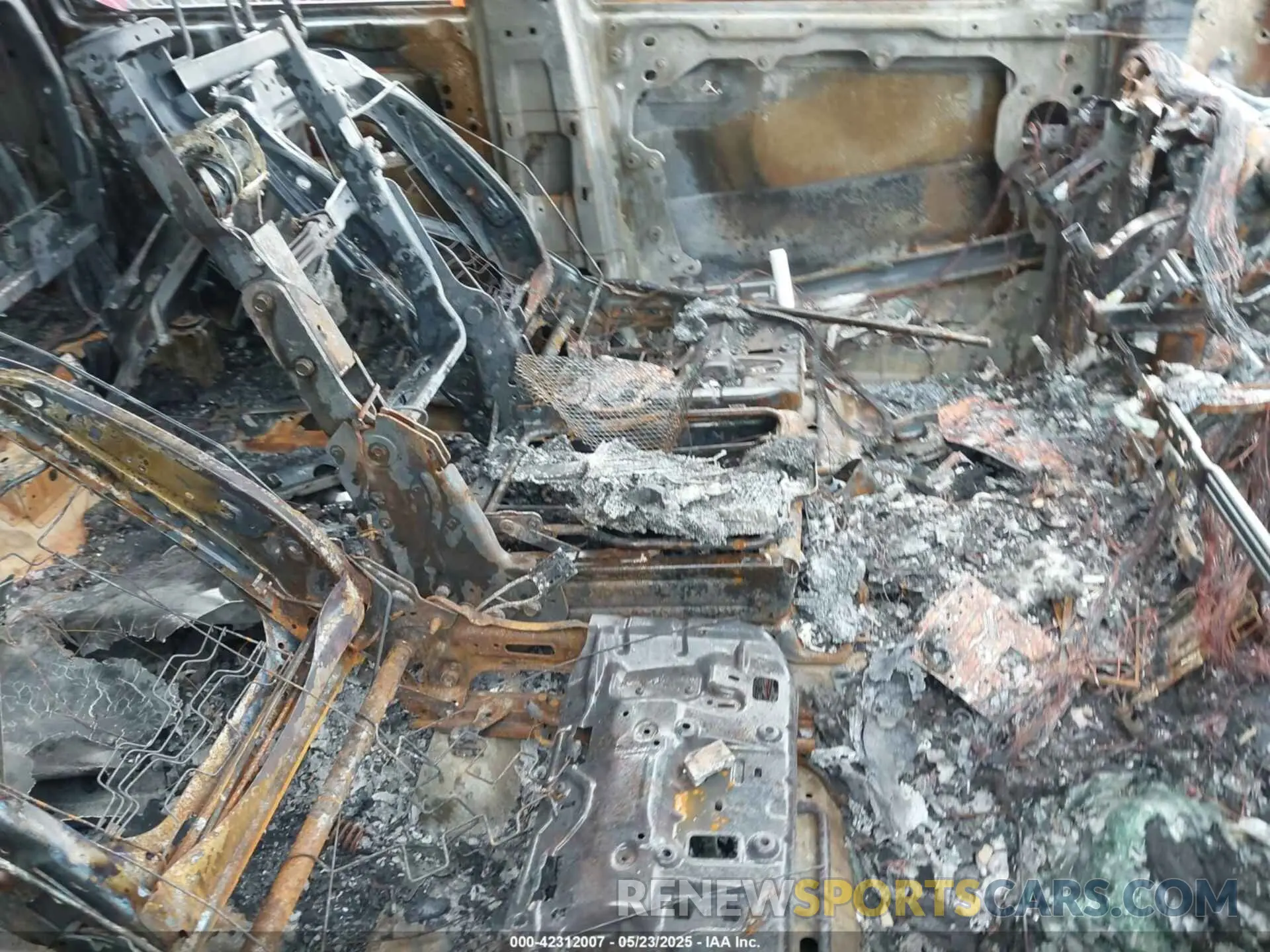 5 Photograph of a damaged car 1C6SRFGT2KN591334 RAM 1500 2019