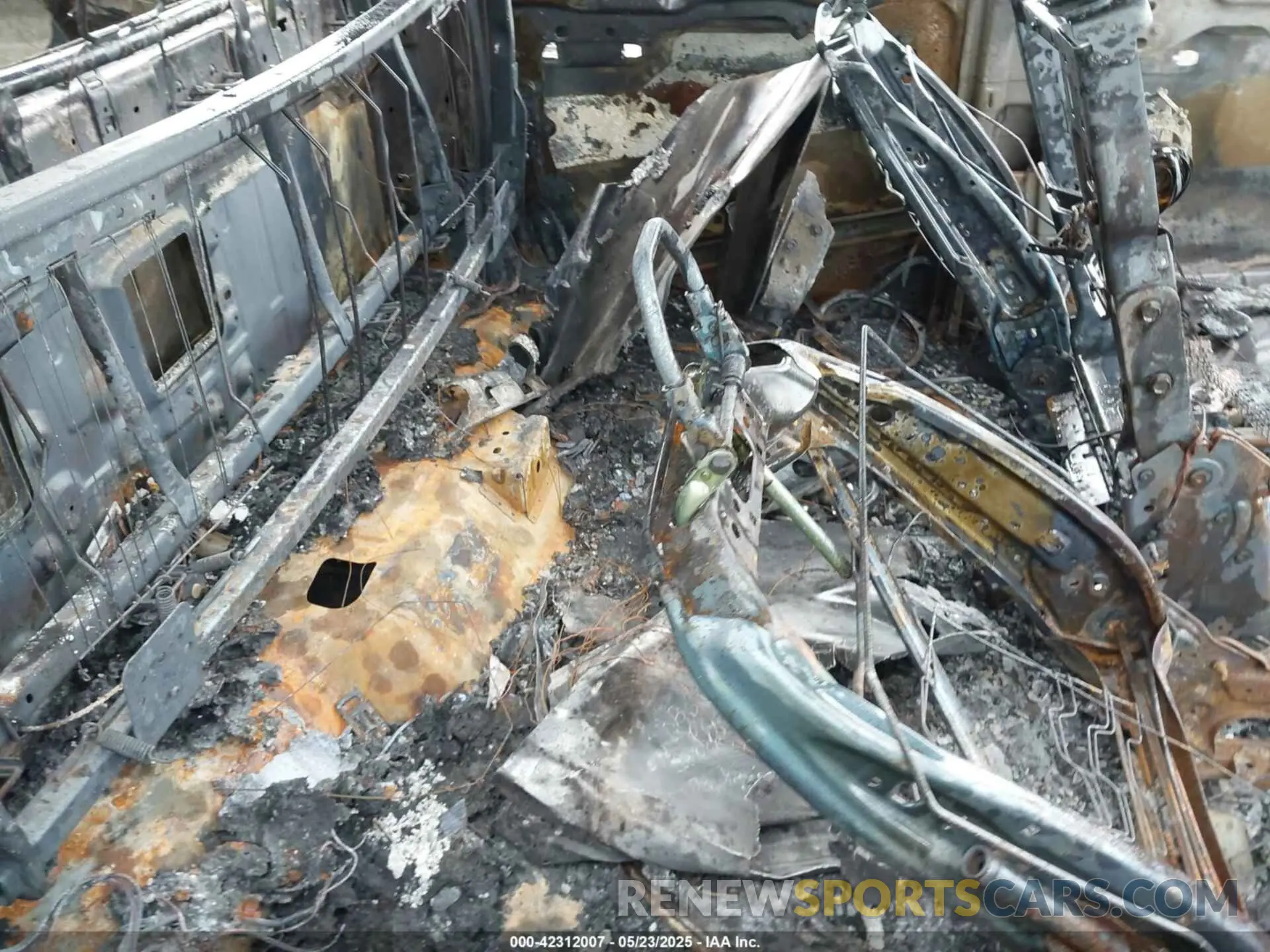 8 Photograph of a damaged car 1C6SRFGT2KN591334 RAM 1500 2019
