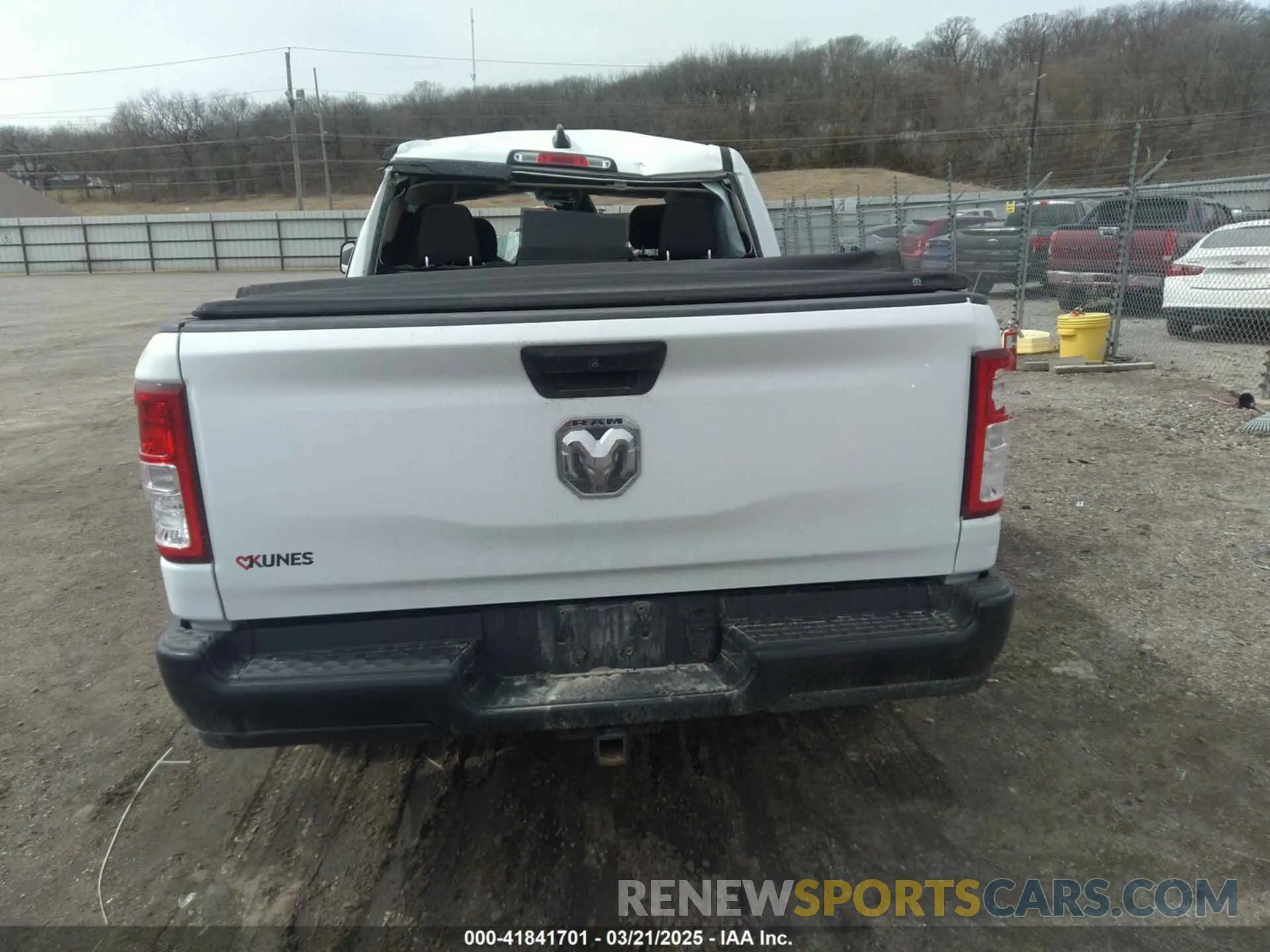 16 Photograph of a damaged car 1C6SRFGT3KN580746 RAM 1500 2019