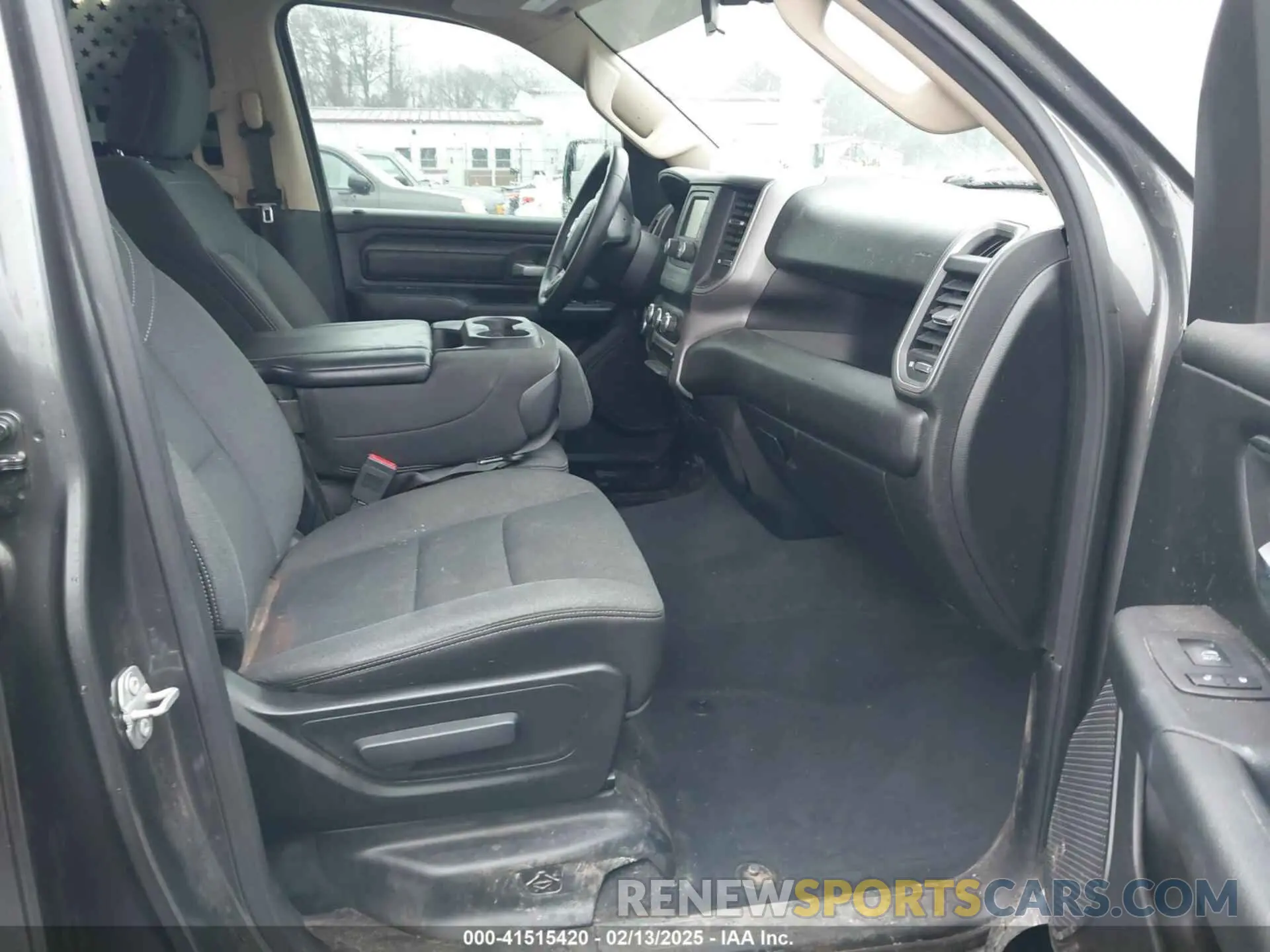 5 Photograph of a damaged car 1C6SRFGT5KN598052 RAM 1500 2019