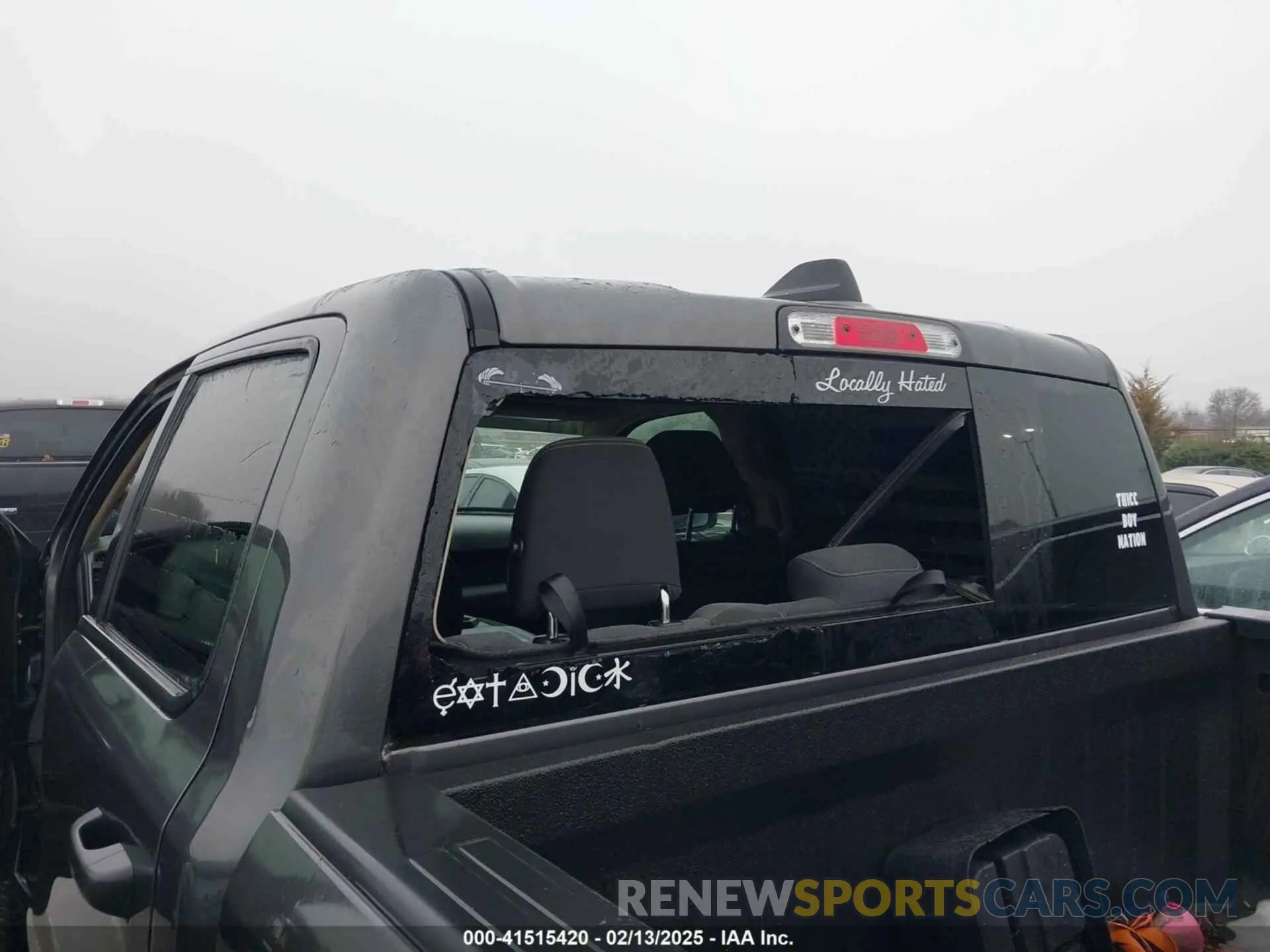 6 Photograph of a damaged car 1C6SRFGT5KN598052 RAM 1500 2019