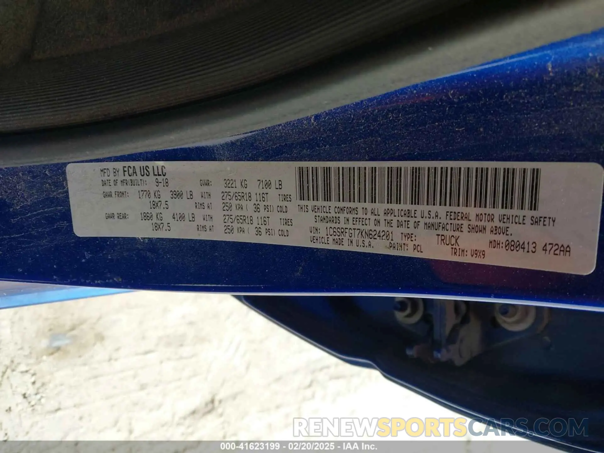 9 Photograph of a damaged car 1C6SRFGT7KN624201 RAM 1500 2019