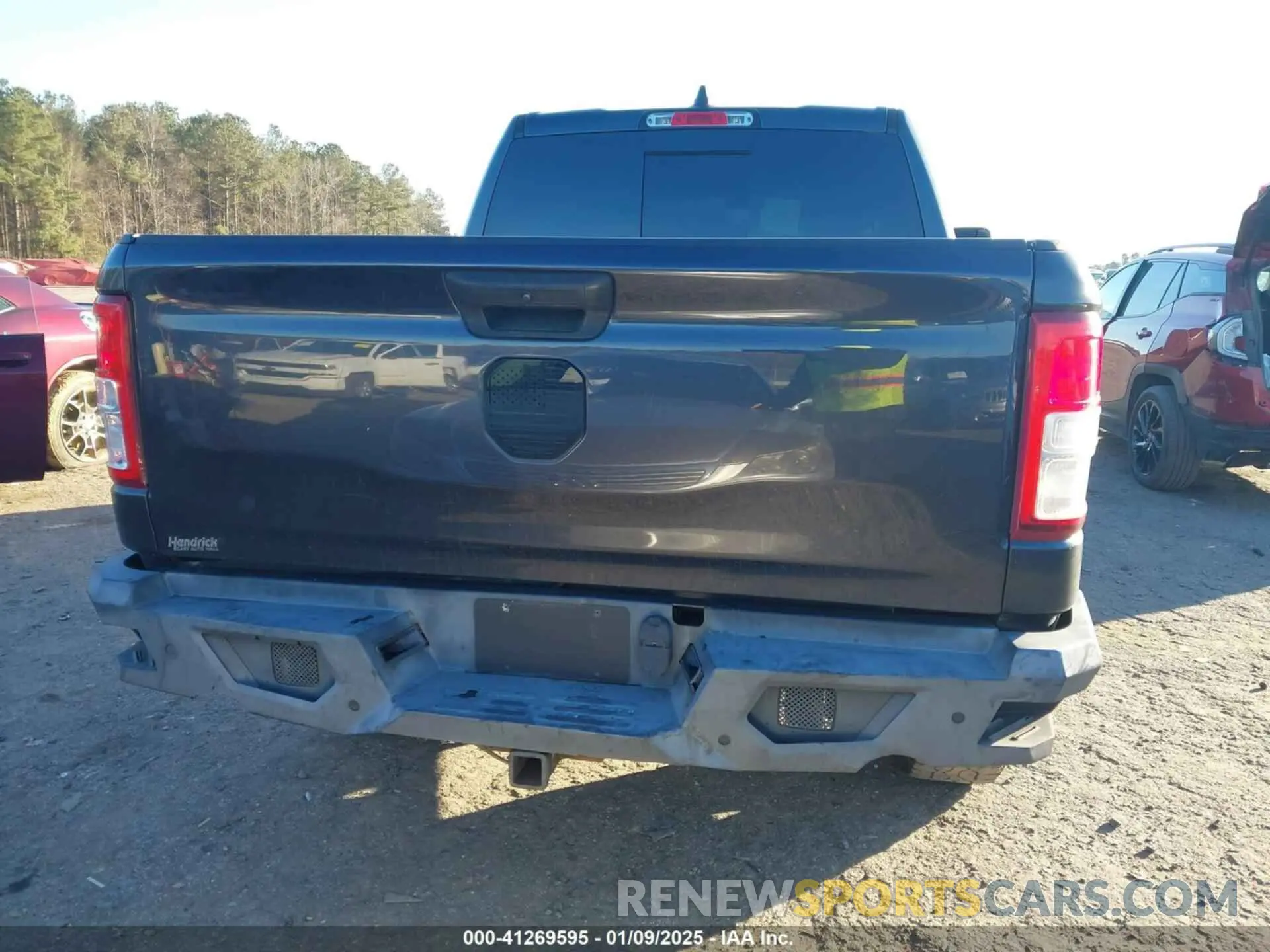 16 Photograph of a damaged car 1C6SRFGT8KN529503 RAM 1500 2019