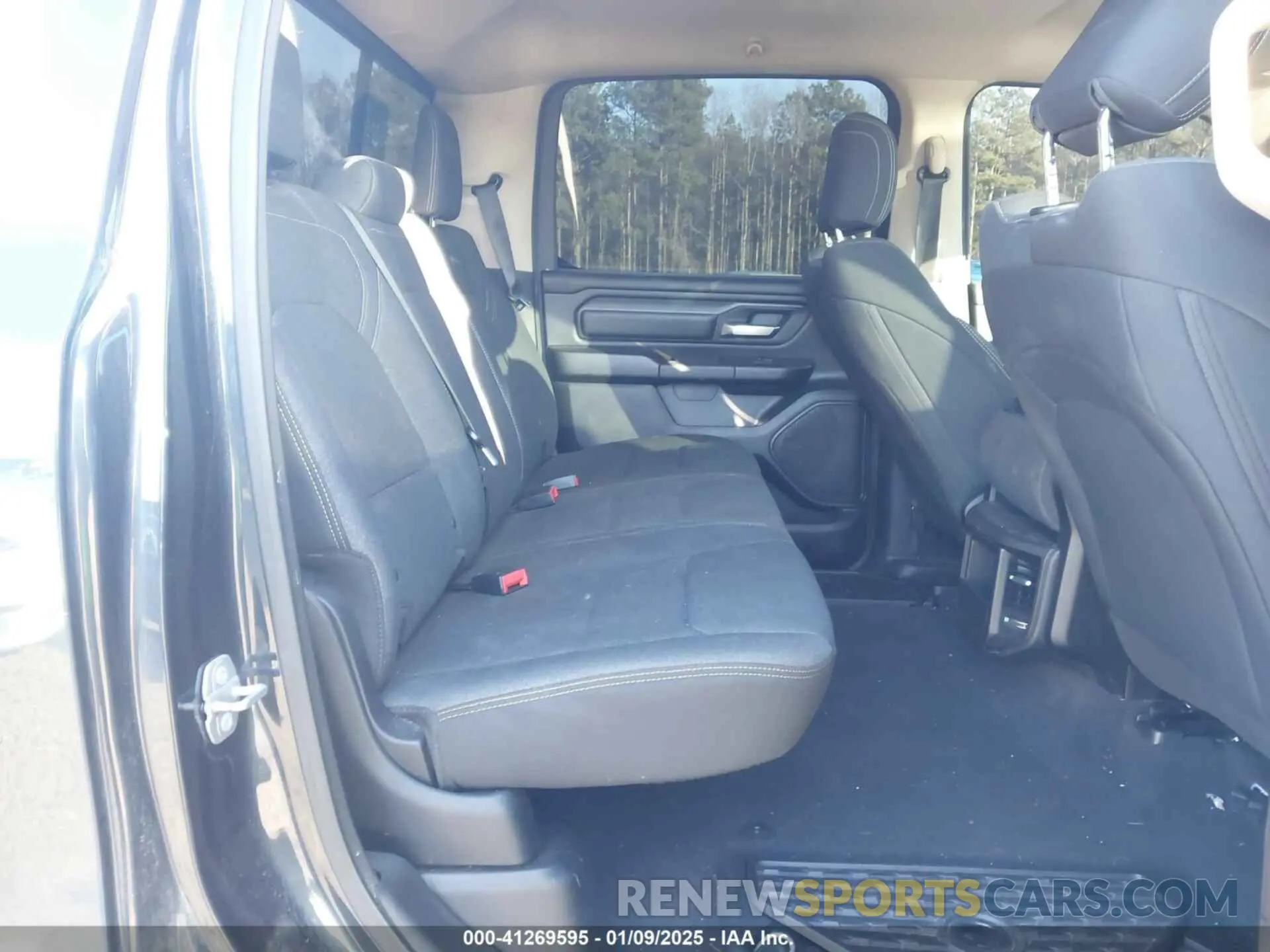 8 Photograph of a damaged car 1C6SRFGT8KN529503 RAM 1500 2019