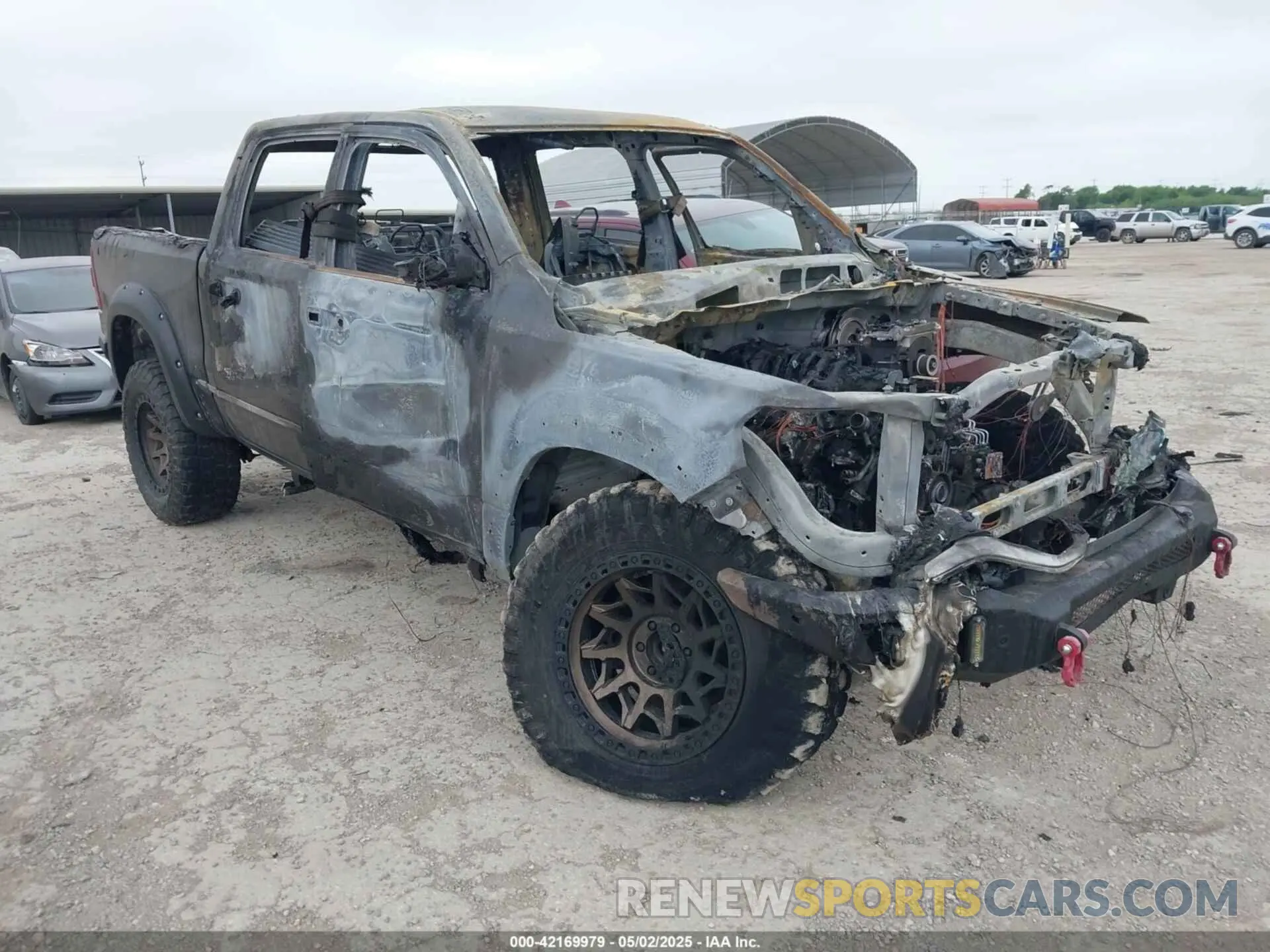 1 Photograph of a damaged car 1C6SRFHT2KN923691 RAM 1500 2019