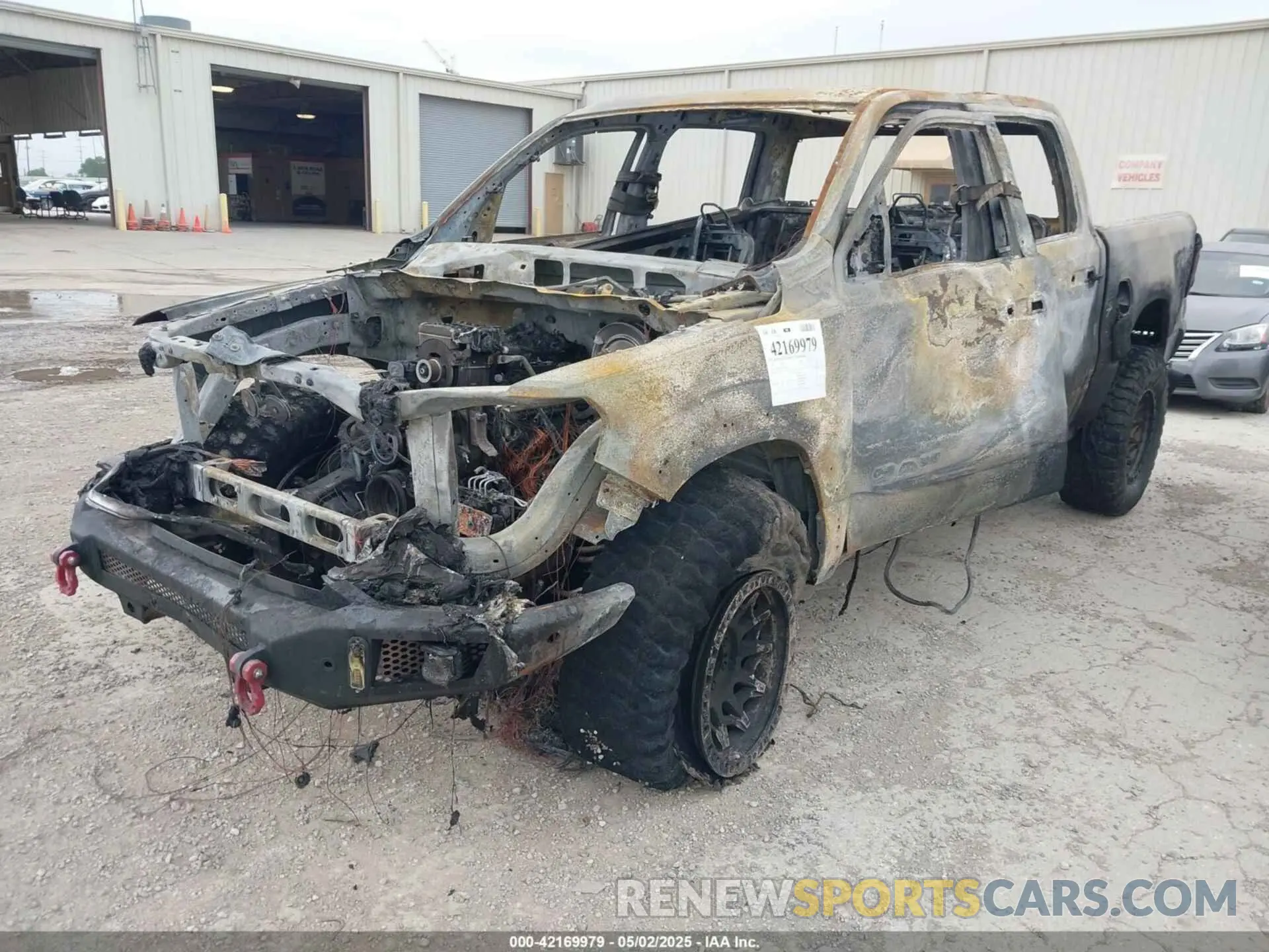 2 Photograph of a damaged car 1C6SRFHT2KN923691 RAM 1500 2019