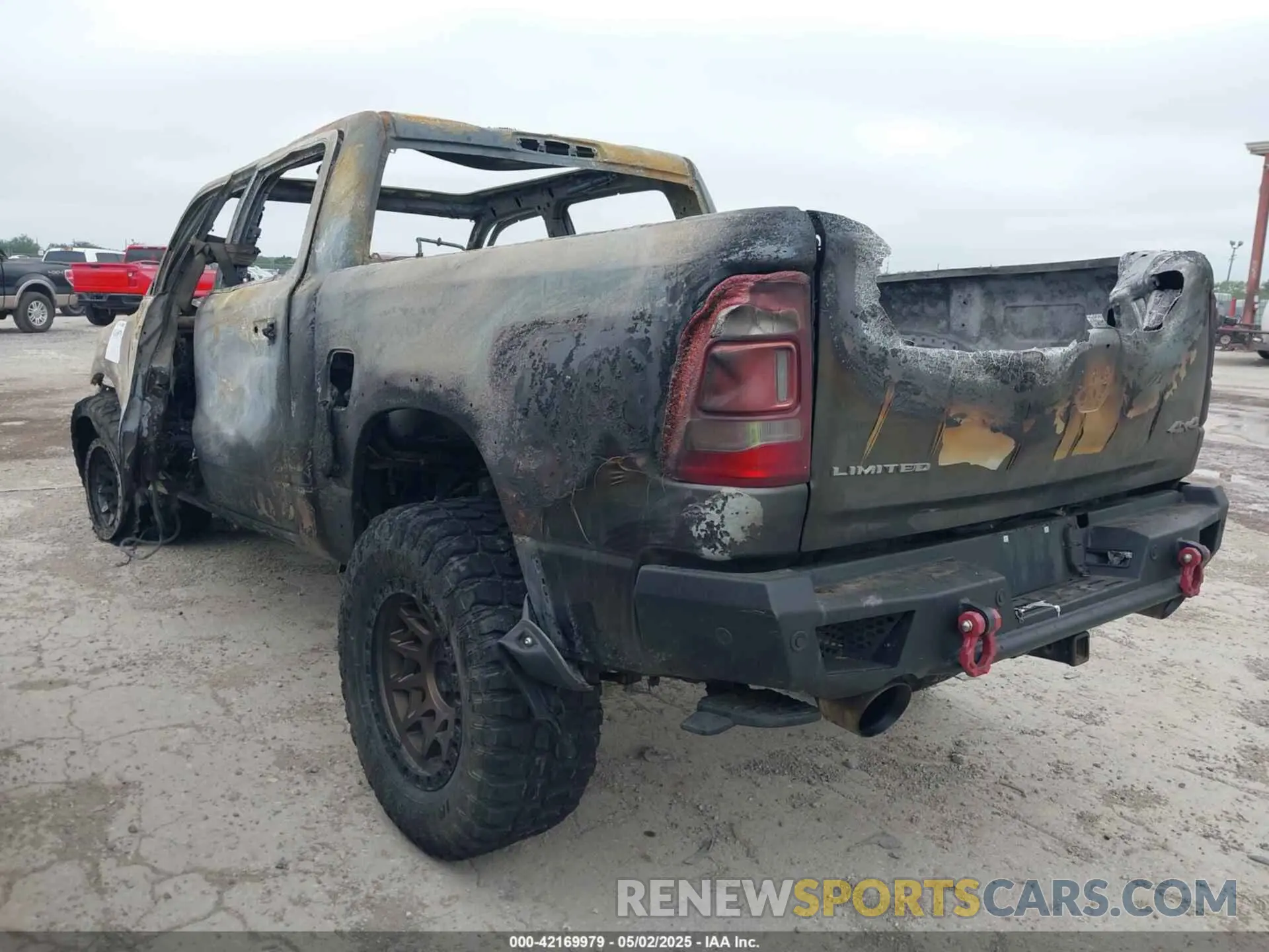 3 Photograph of a damaged car 1C6SRFHT2KN923691 RAM 1500 2019