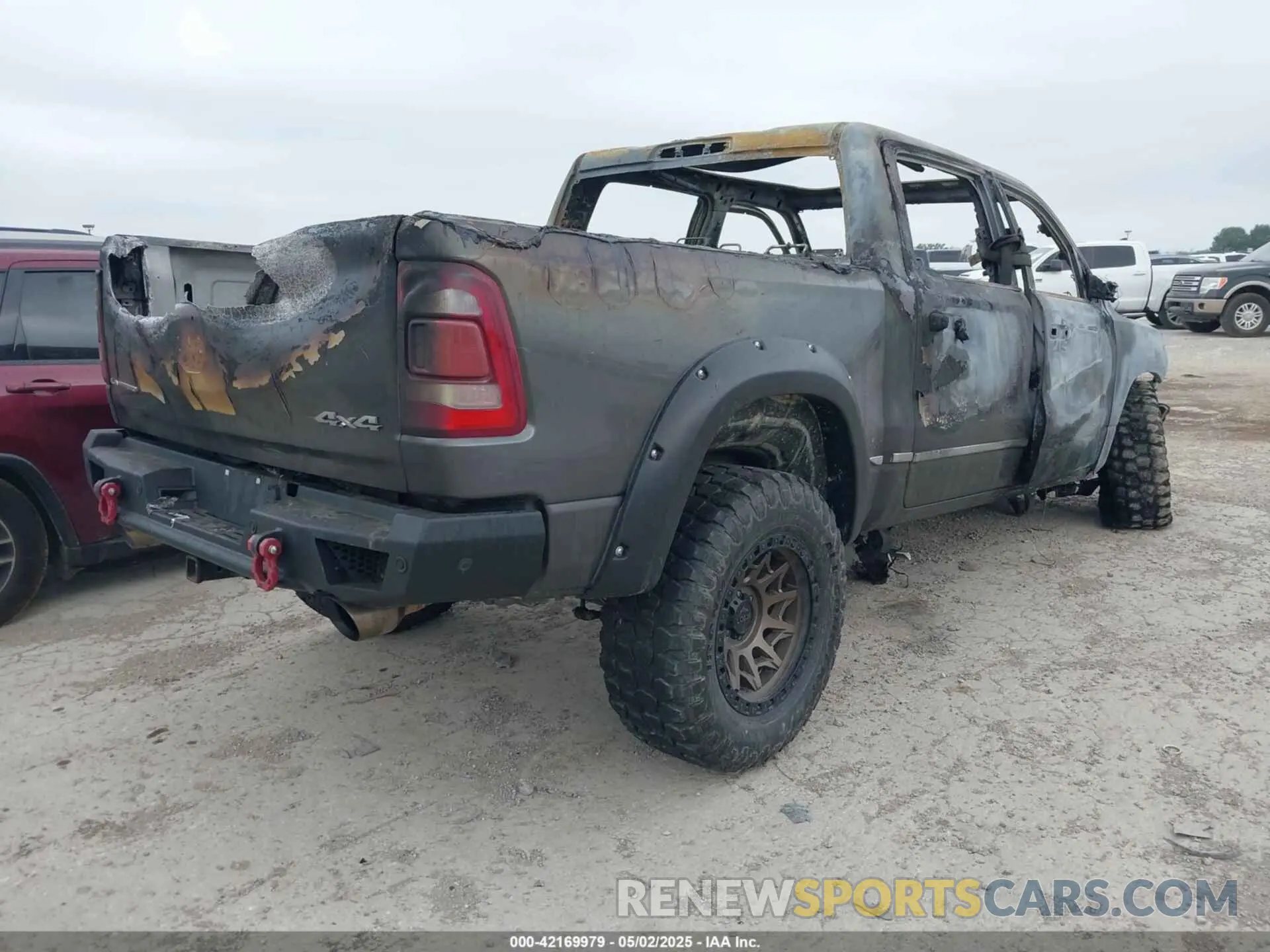 4 Photograph of a damaged car 1C6SRFHT2KN923691 RAM 1500 2019