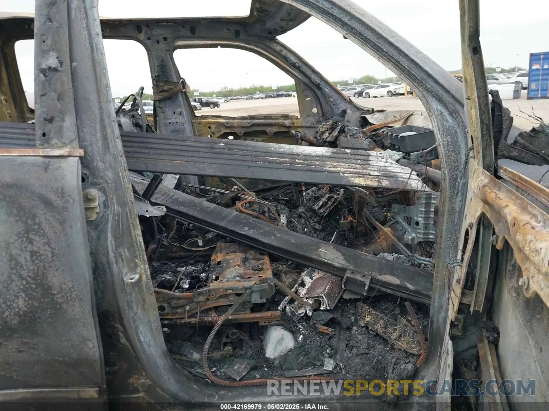 5 Photograph of a damaged car 1C6SRFHT2KN923691 RAM 1500 2019