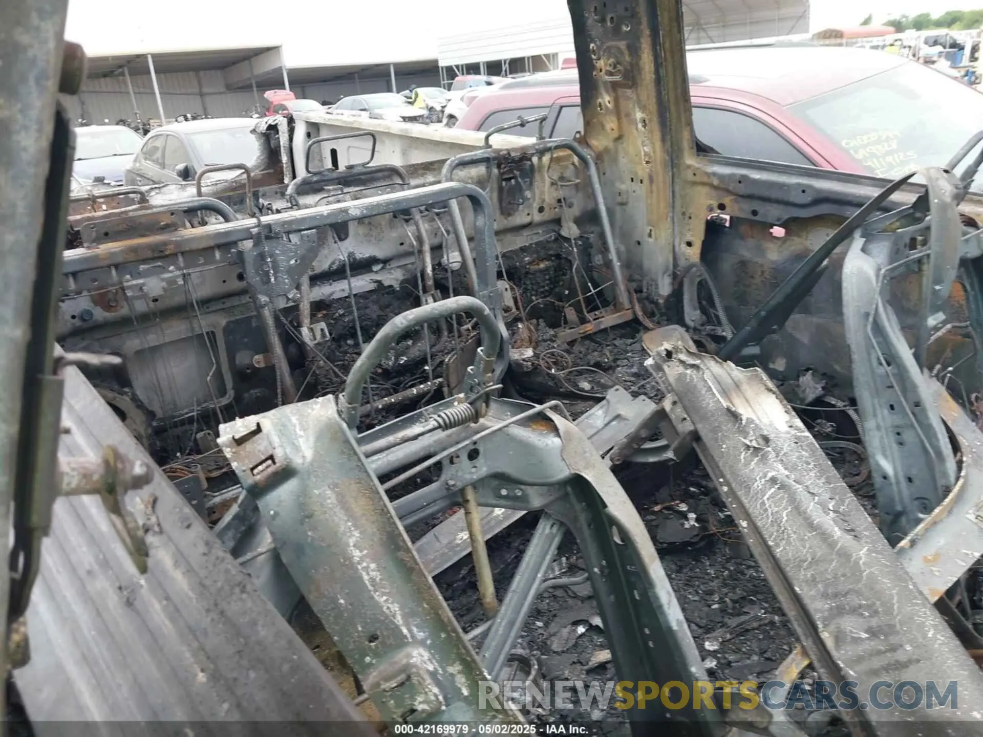 8 Photograph of a damaged car 1C6SRFHT2KN923691 RAM 1500 2019