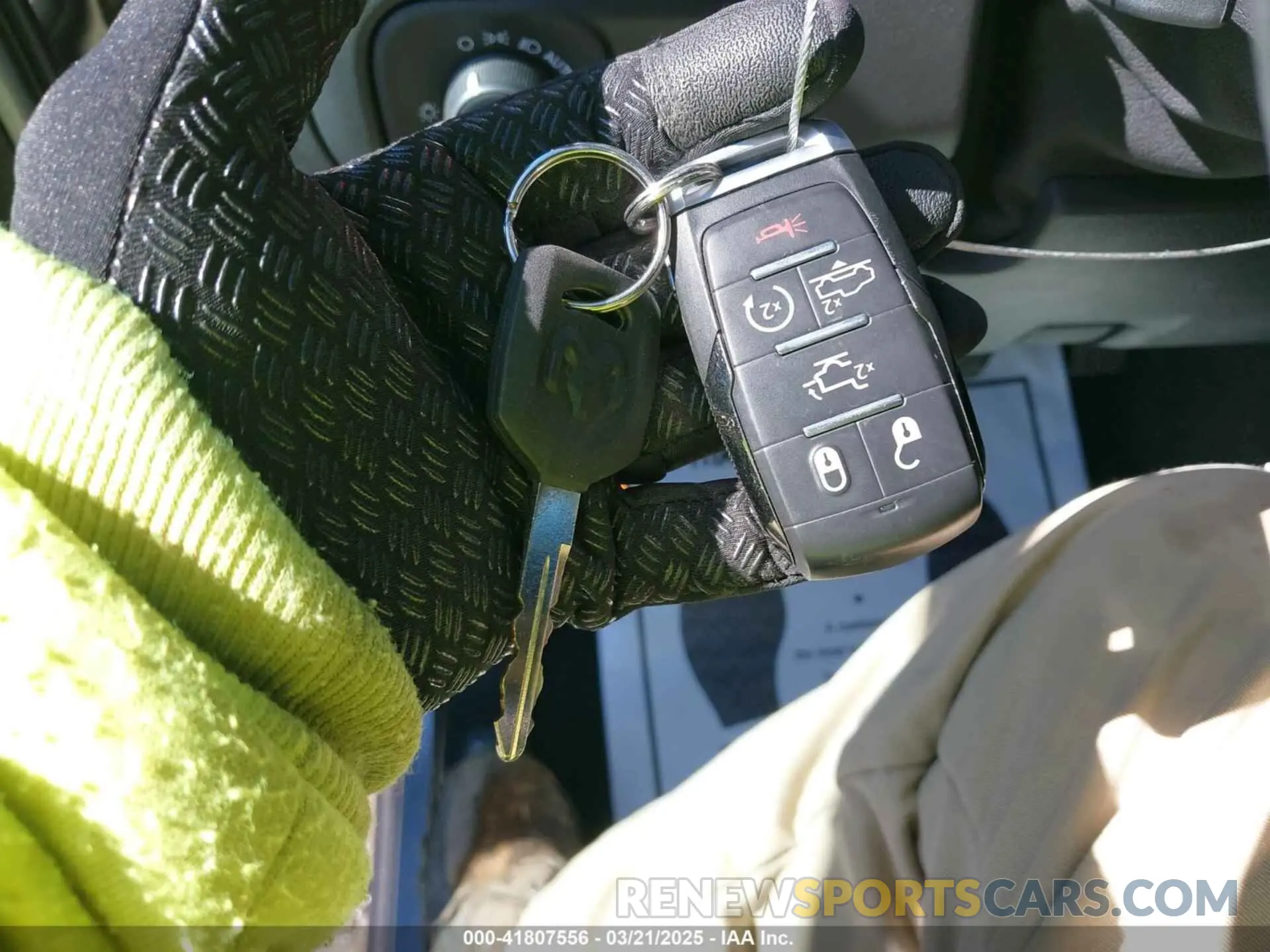 11 Photograph of a damaged car 1C6SRFHT3KN755009 RAM 1500 2019