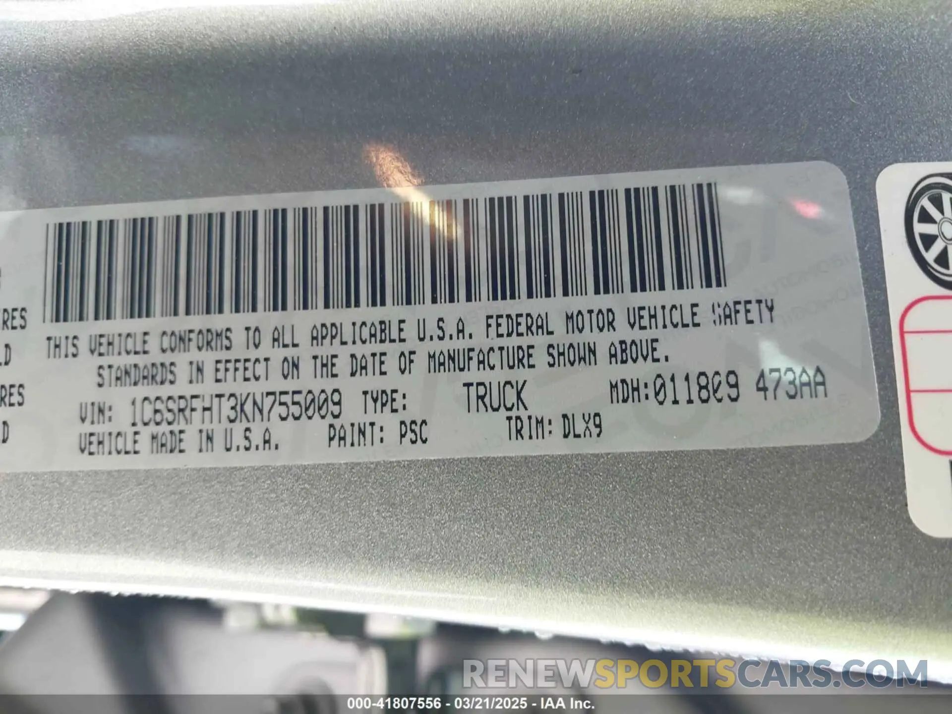 9 Photograph of a damaged car 1C6SRFHT3KN755009 RAM 1500 2019