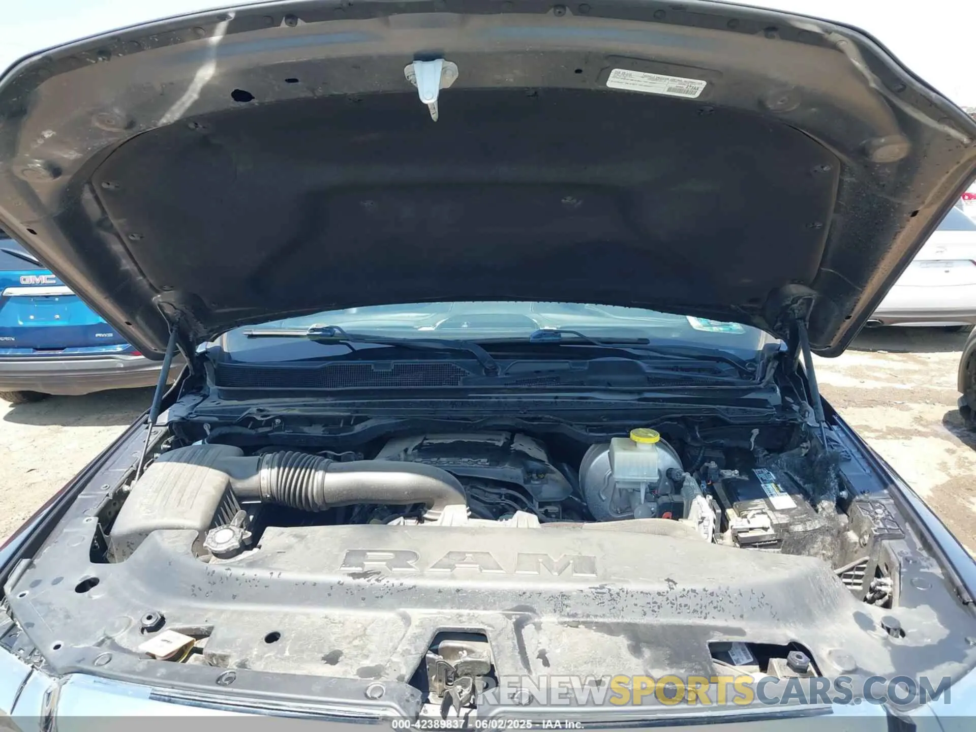 10 Photograph of a damaged car 1C6SRFHT4KN552775 RAM 1500 2019