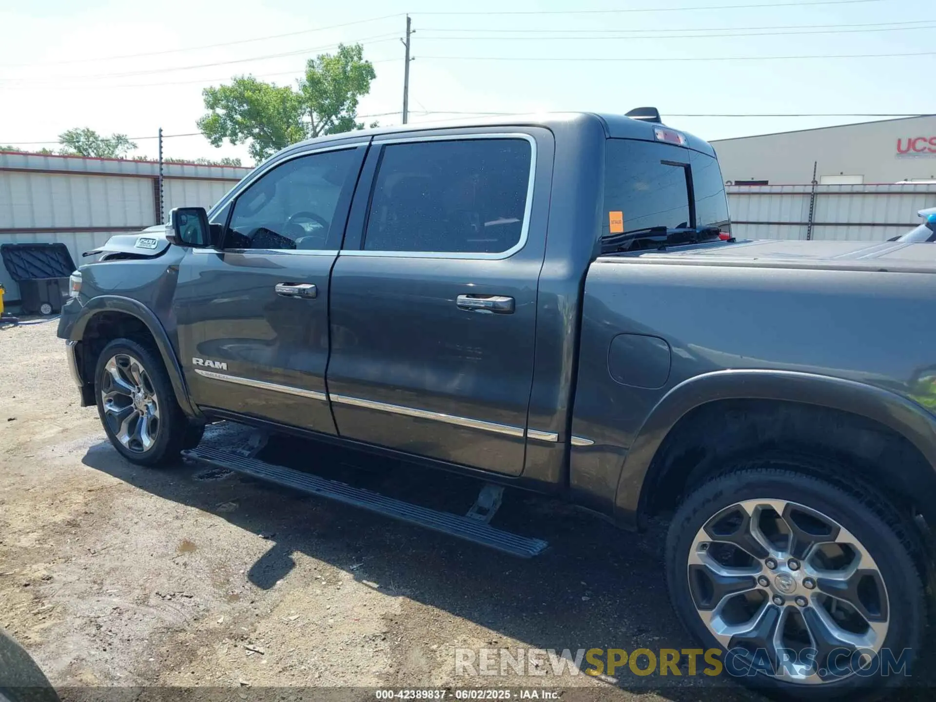 14 Photograph of a damaged car 1C6SRFHT4KN552775 RAM 1500 2019