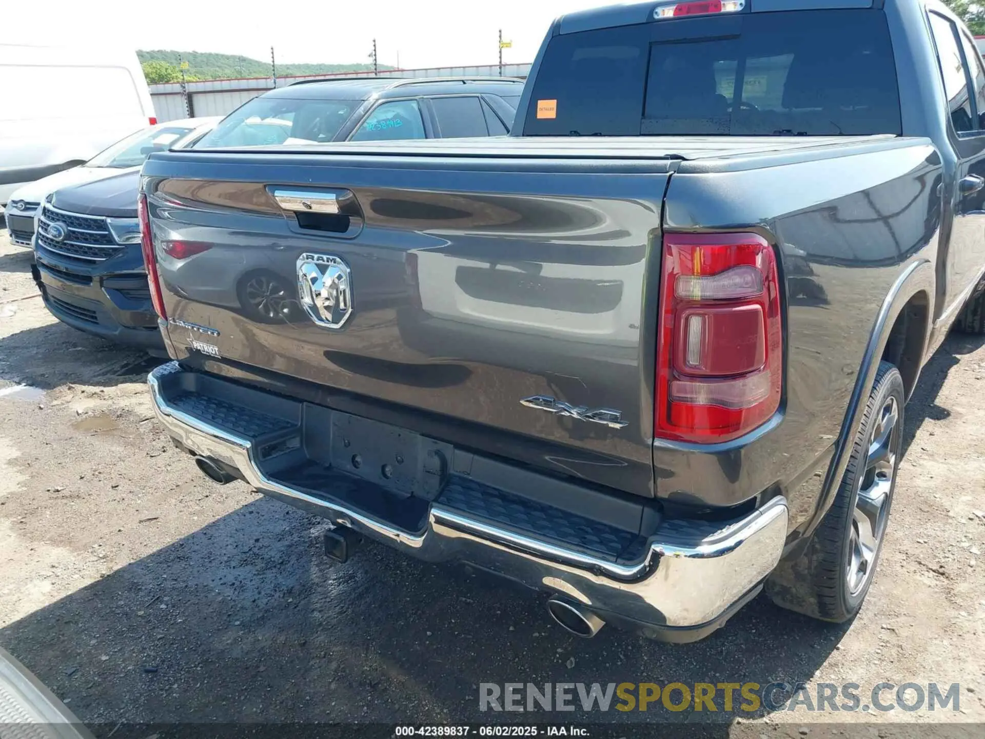 16 Photograph of a damaged car 1C6SRFHT4KN552775 RAM 1500 2019