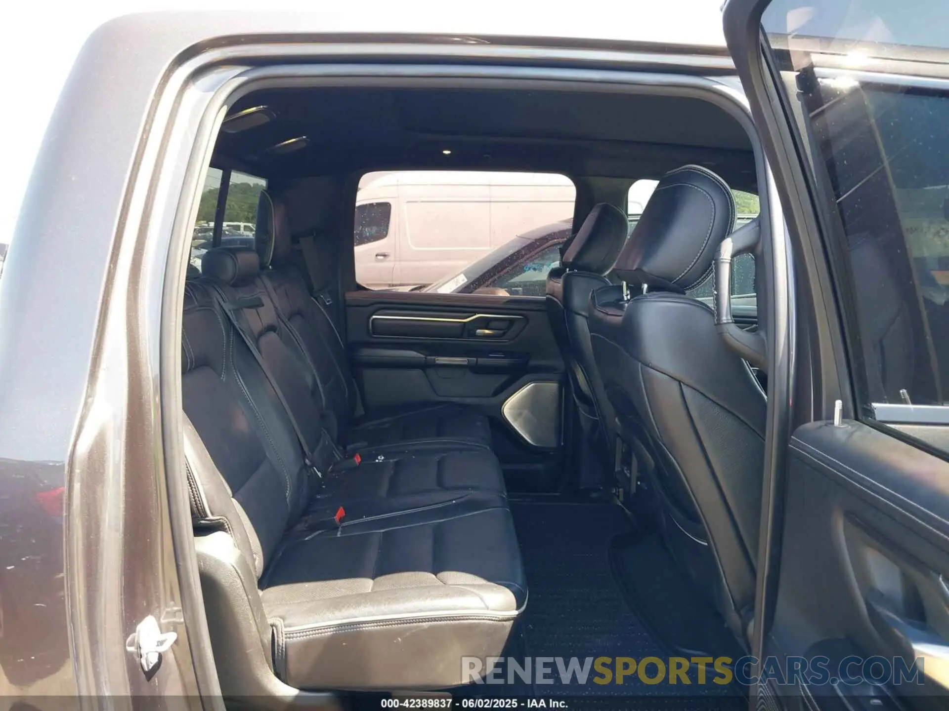 8 Photograph of a damaged car 1C6SRFHT4KN552775 RAM 1500 2019