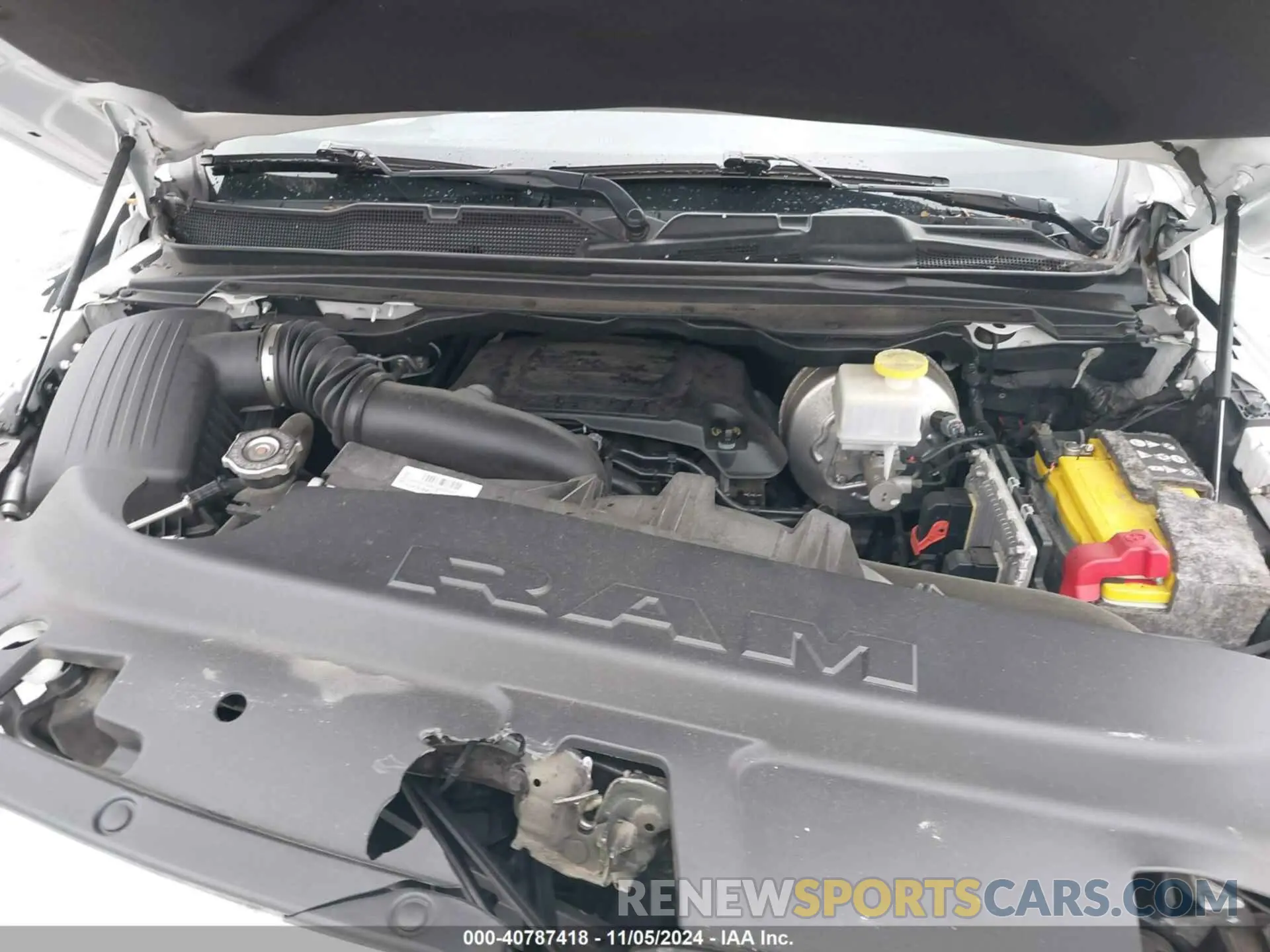 10 Photograph of a damaged car 1C6SRFHT5KN670477 RAM 1500 2019