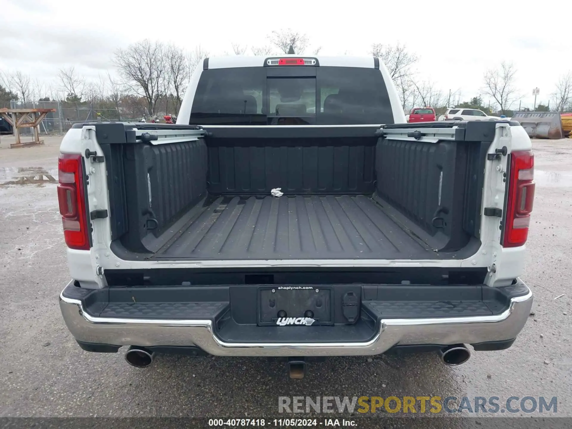 17 Photograph of a damaged car 1C6SRFHT5KN670477 RAM 1500 2019