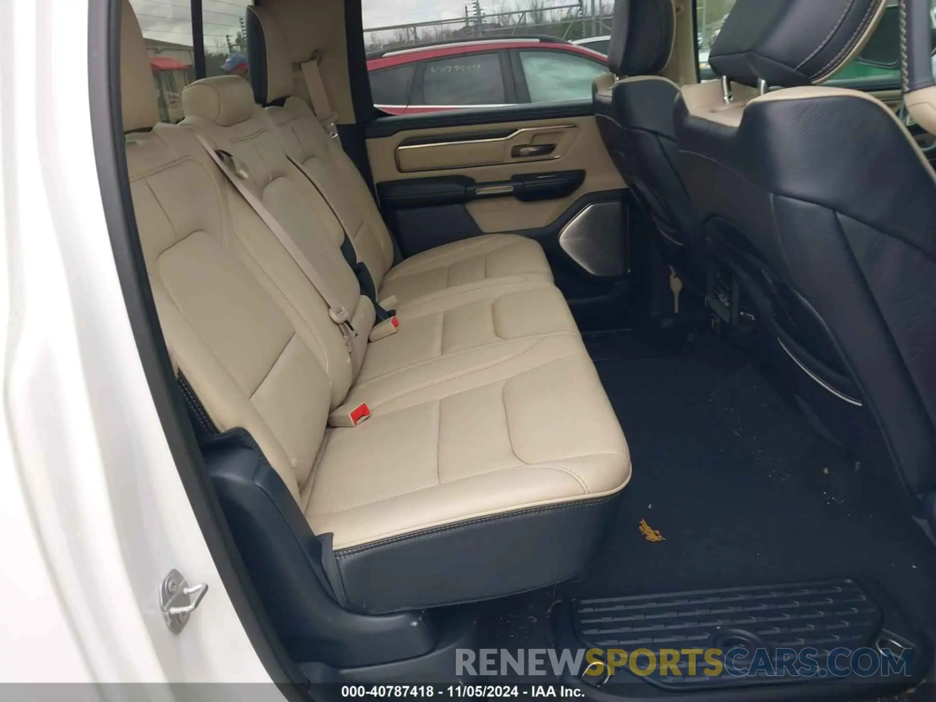 8 Photograph of a damaged car 1C6SRFHT5KN670477 RAM 1500 2019