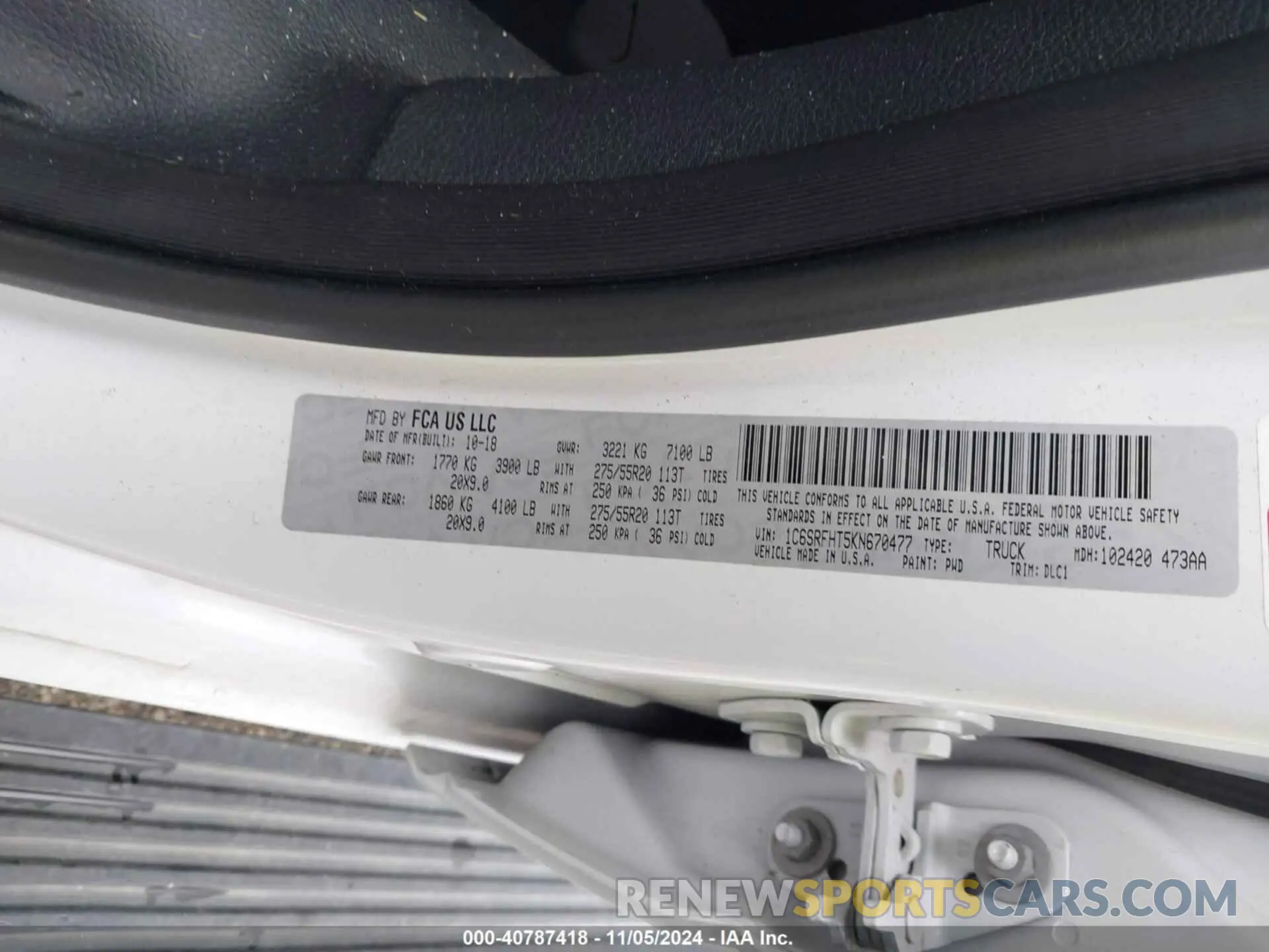 9 Photograph of a damaged car 1C6SRFHT5KN670477 RAM 1500 2019
