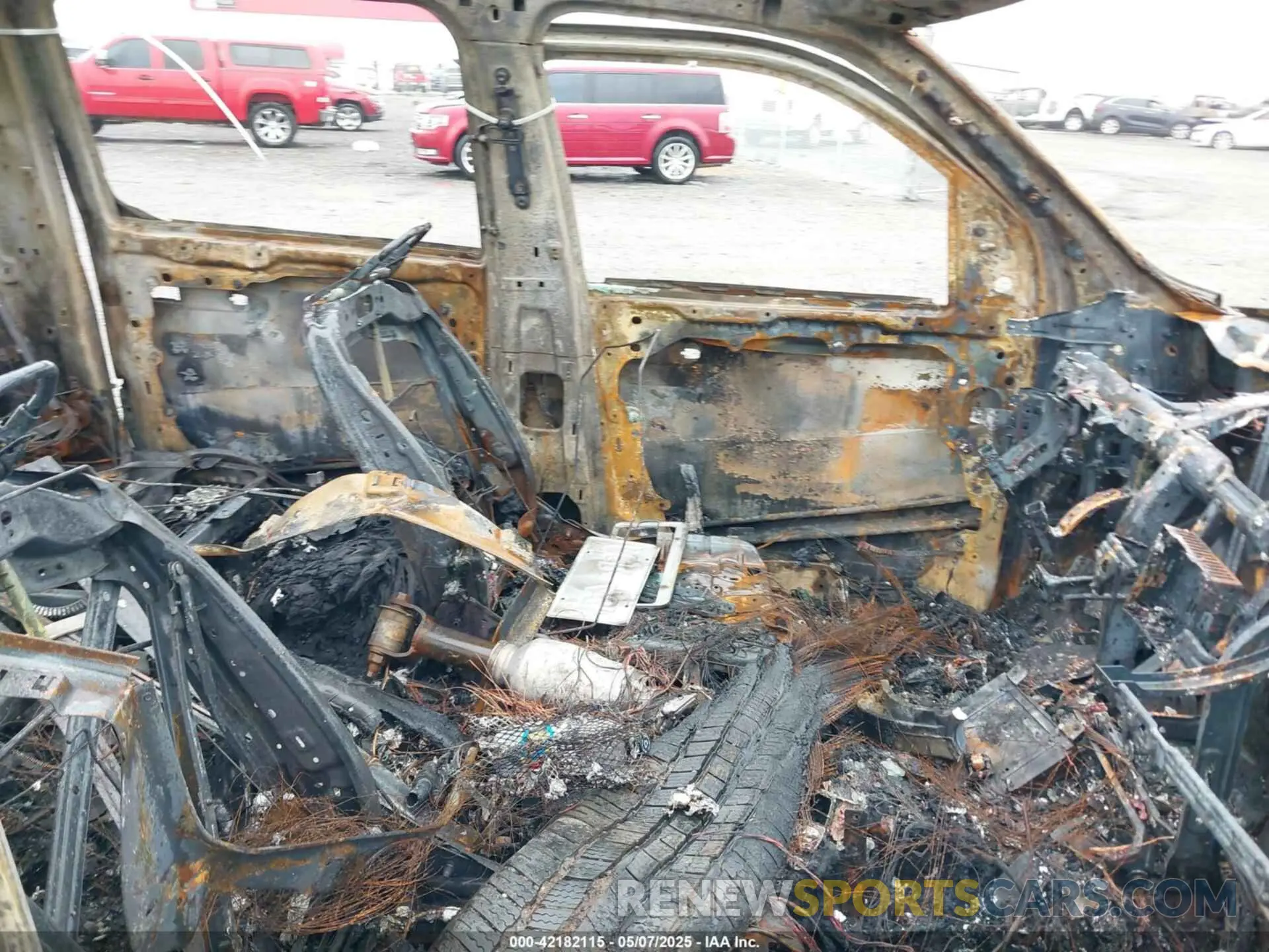 5 Photograph of a damaged car 1C6SRFHT6KN594249 RAM 1500 2019