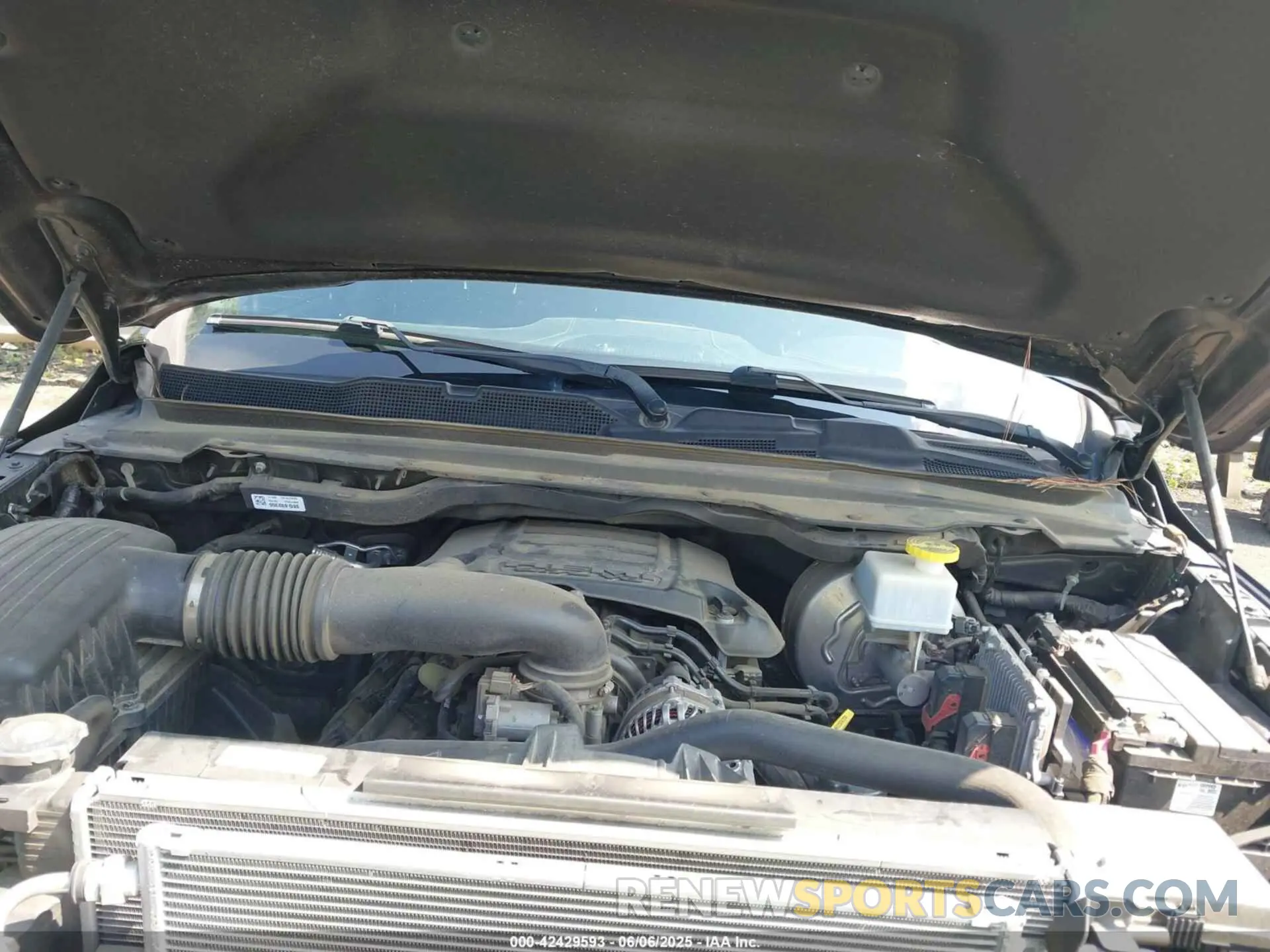 10 Photograph of a damaged car 1C6SRFHT6KN673503 RAM 1500 2019