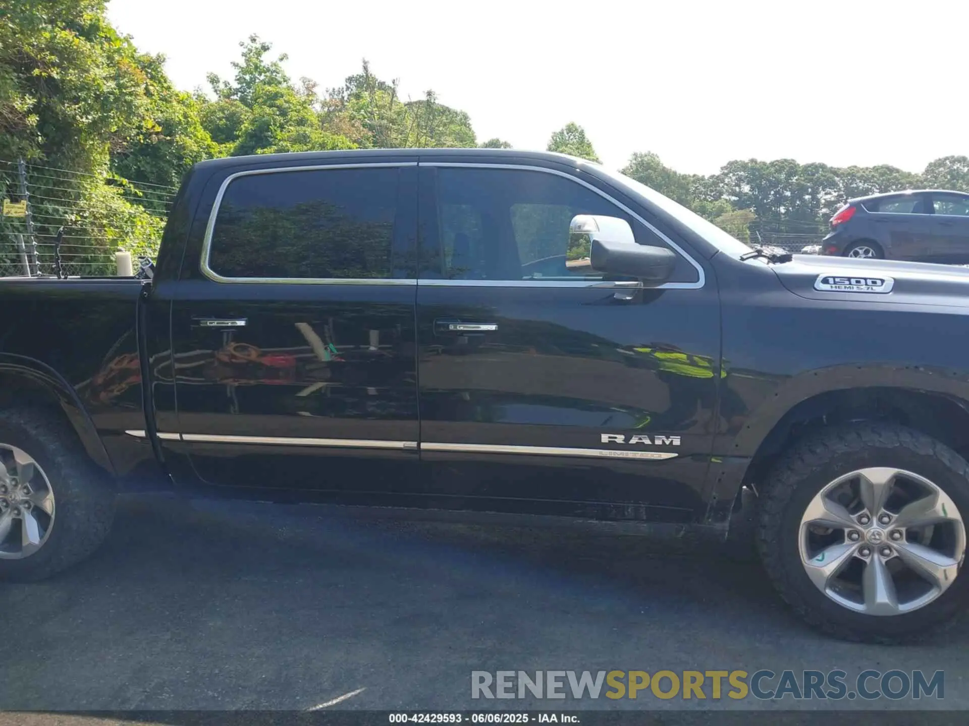 13 Photograph of a damaged car 1C6SRFHT6KN673503 RAM 1500 2019
