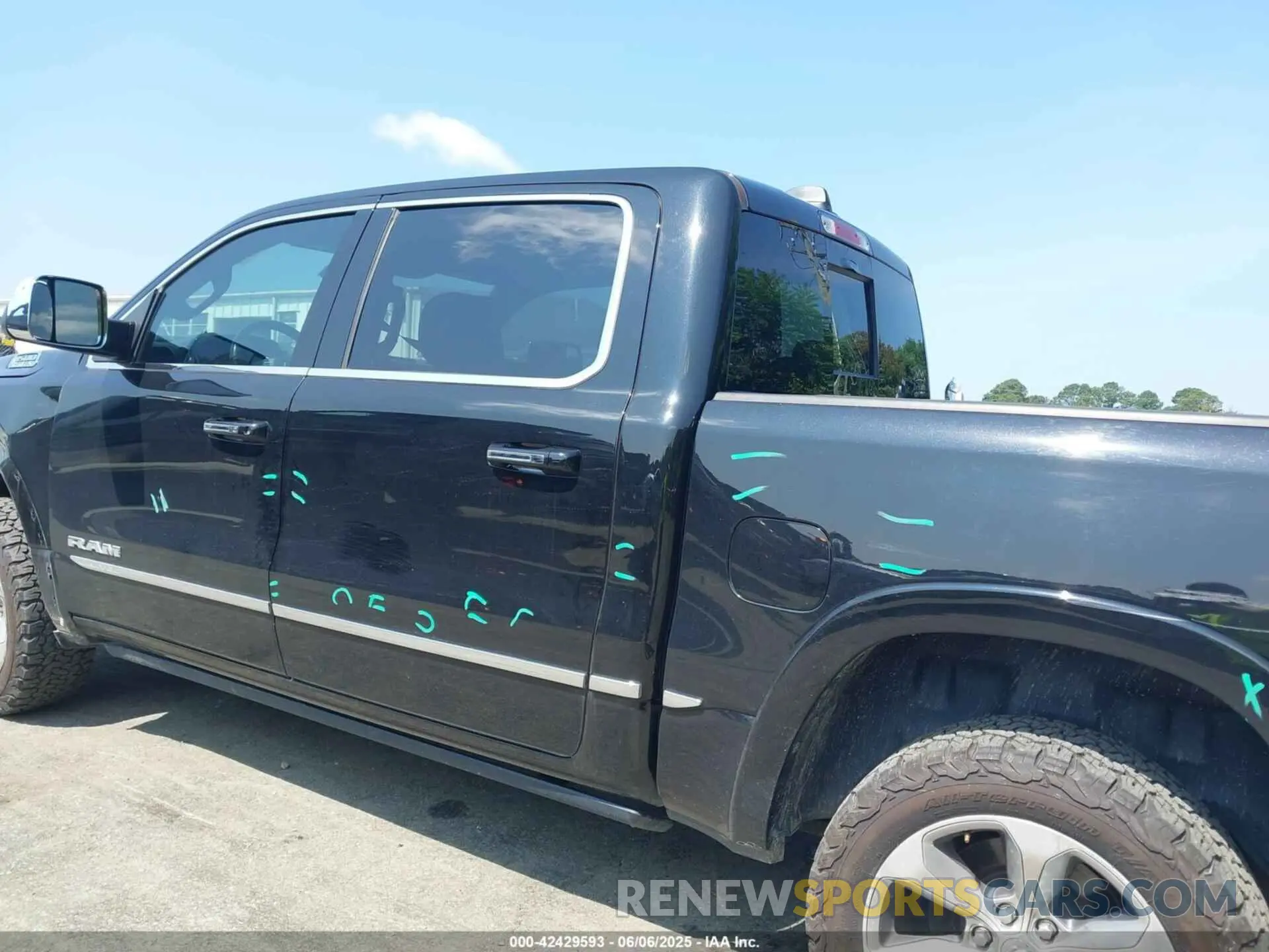 14 Photograph of a damaged car 1C6SRFHT6KN673503 RAM 1500 2019