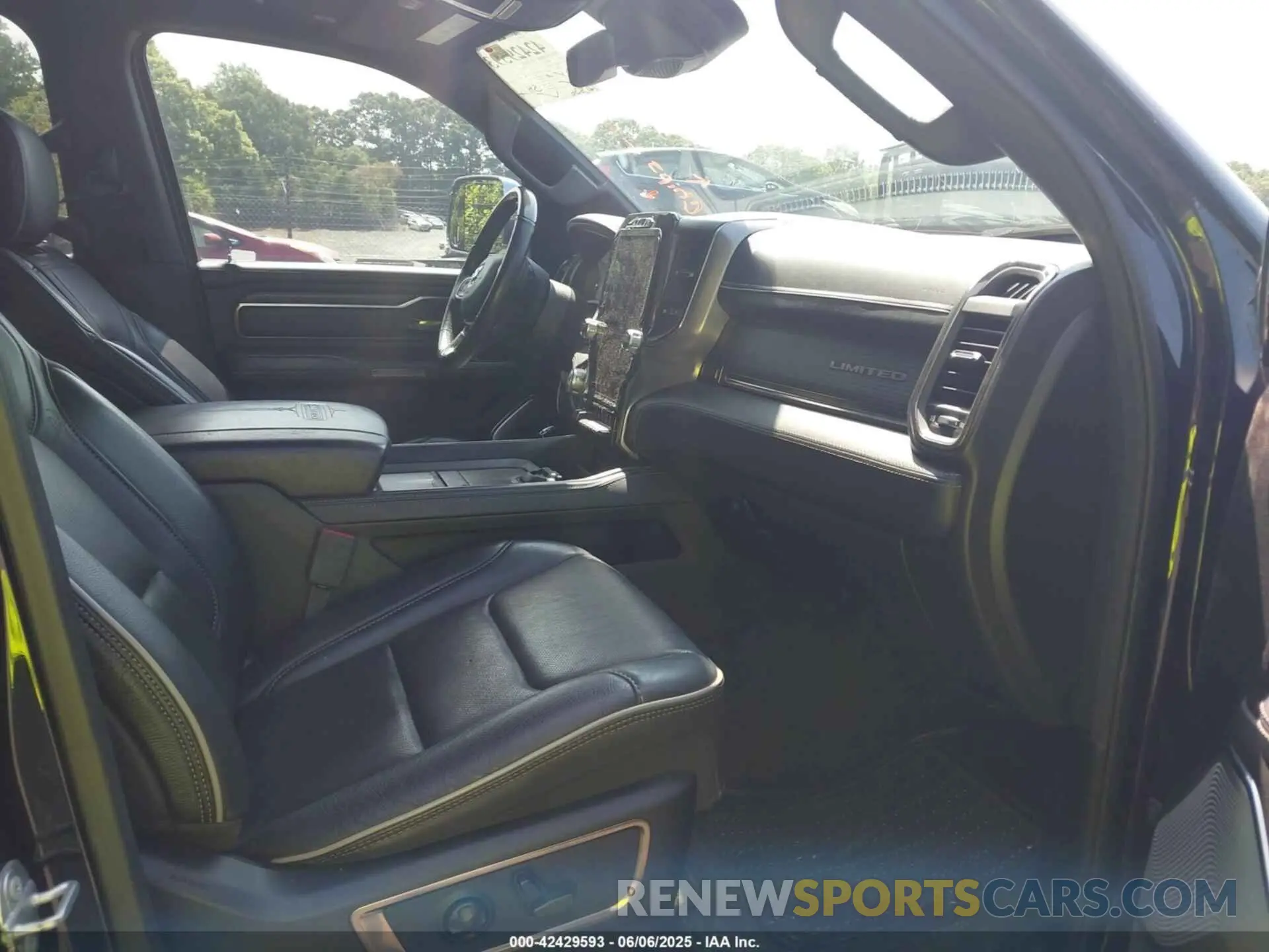 5 Photograph of a damaged car 1C6SRFHT6KN673503 RAM 1500 2019