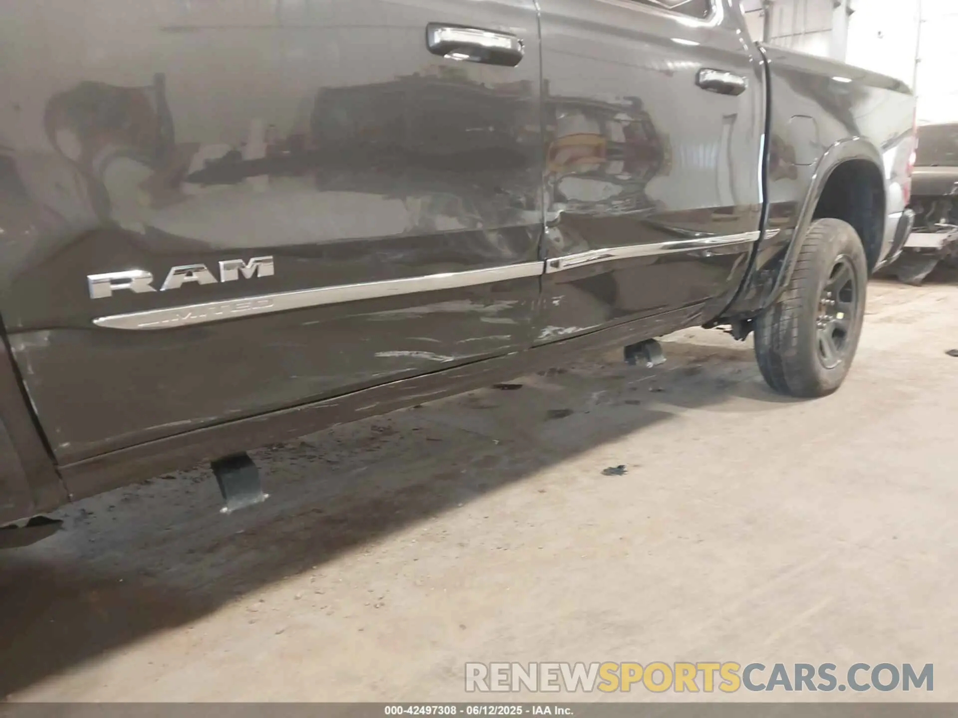 6 Photograph of a damaged car 1C6SRFHT6KN732727 RAM 1500 2019