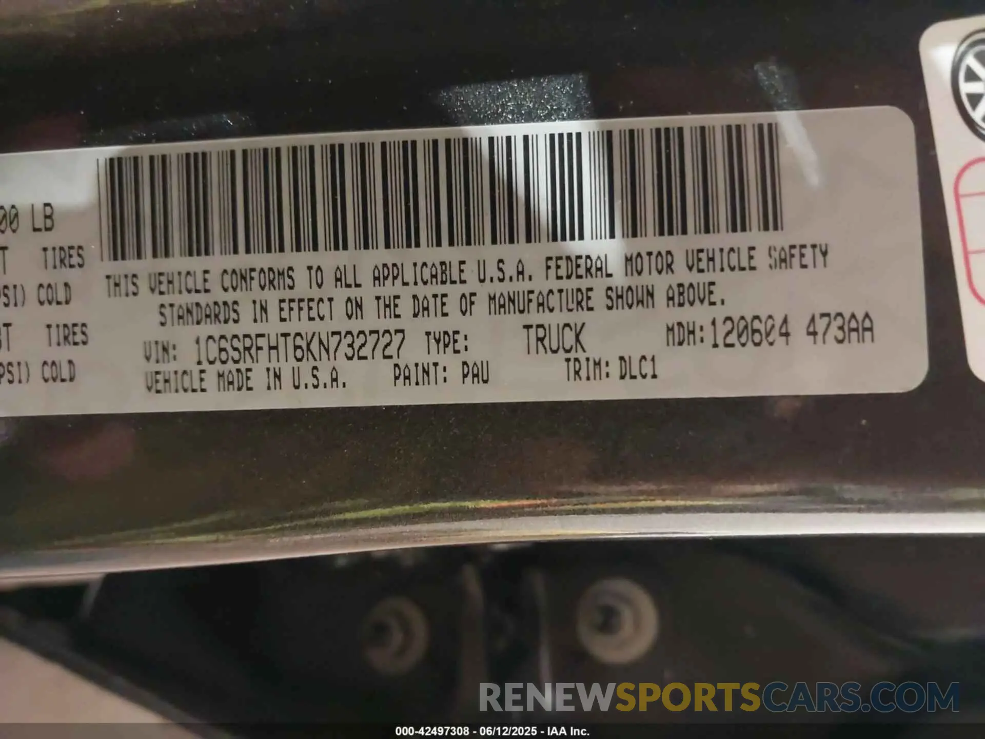 9 Photograph of a damaged car 1C6SRFHT6KN732727 RAM 1500 2019