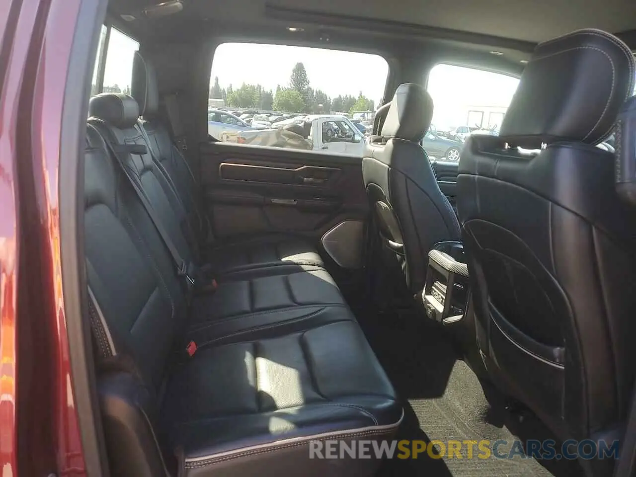 10 Photograph of a damaged car 1C6SRFHT7KN572745 RAM 1500 2019