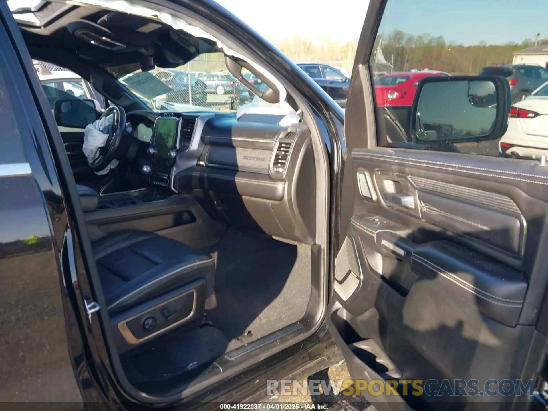 5 Photograph of a damaged car 1C6SRFHT7KN693081 RAM 1500 2019