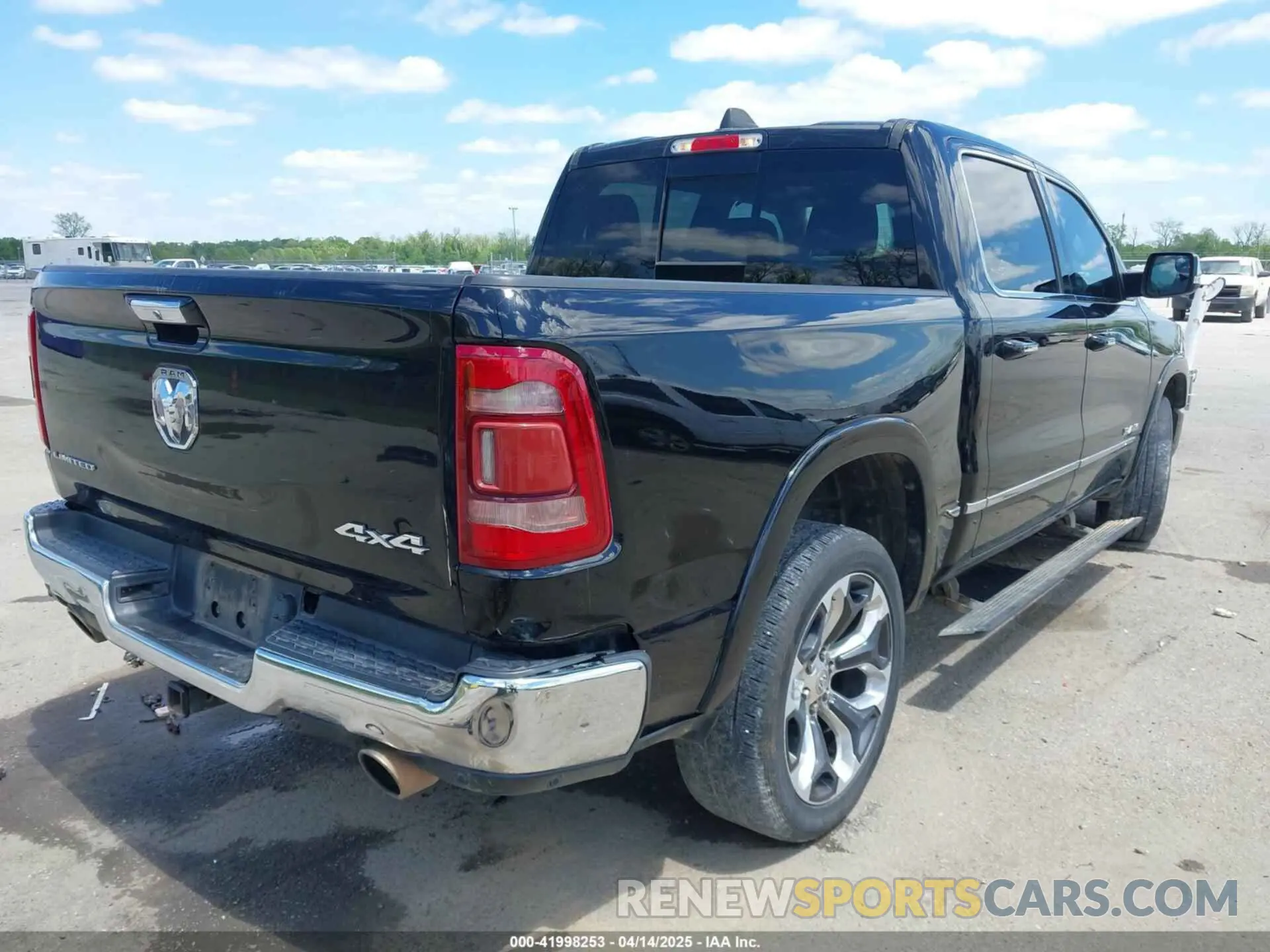 4 Photograph of a damaged car 1C6SRFHT8KN524817 RAM 1500 2019