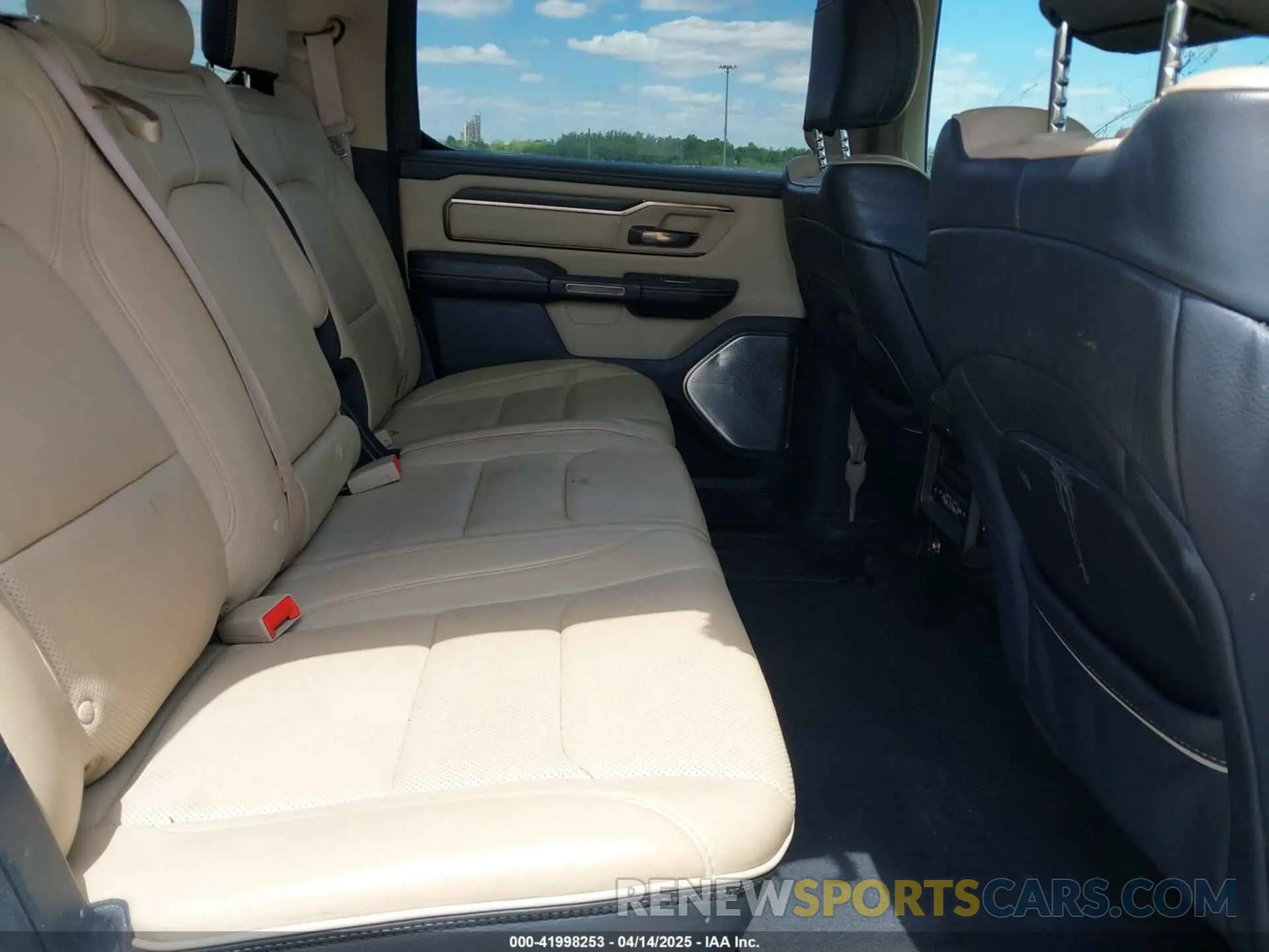8 Photograph of a damaged car 1C6SRFHT8KN524817 RAM 1500 2019
