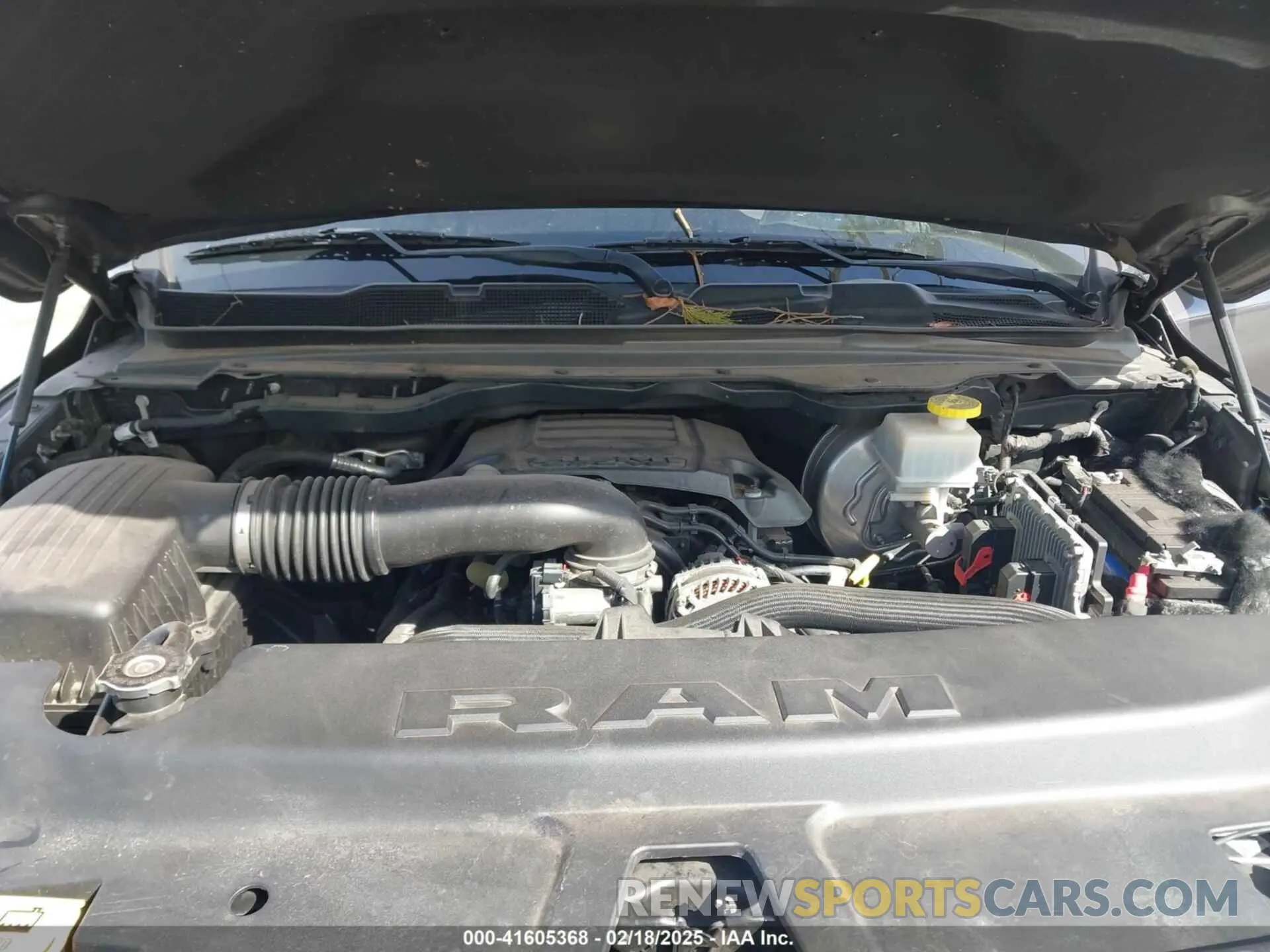 10 Photograph of a damaged car 1C6SRFHT8KN549846 RAM 1500 2019