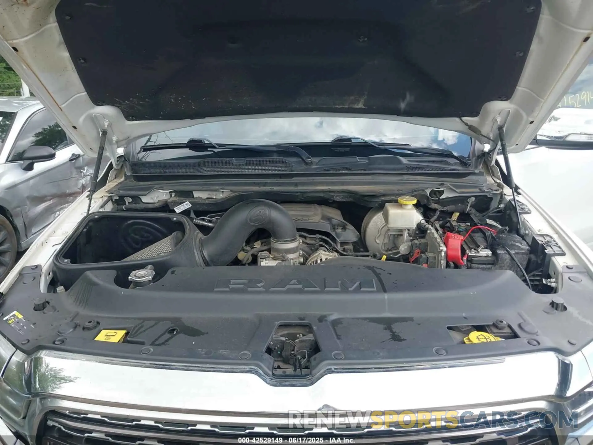 10 Photograph of a damaged car 1C6SRFHT8KN695891 RAM 1500 2019