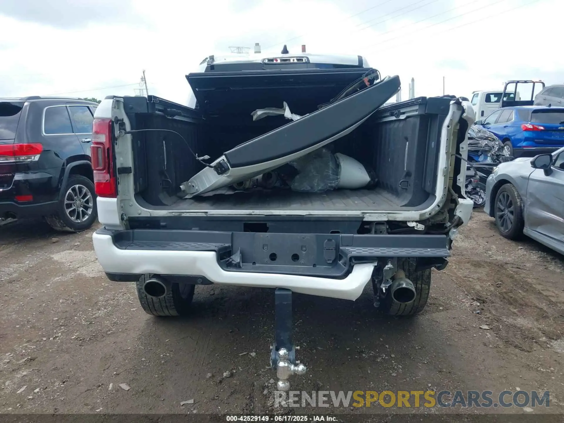 16 Photograph of a damaged car 1C6SRFHT8KN695891 RAM 1500 2019
