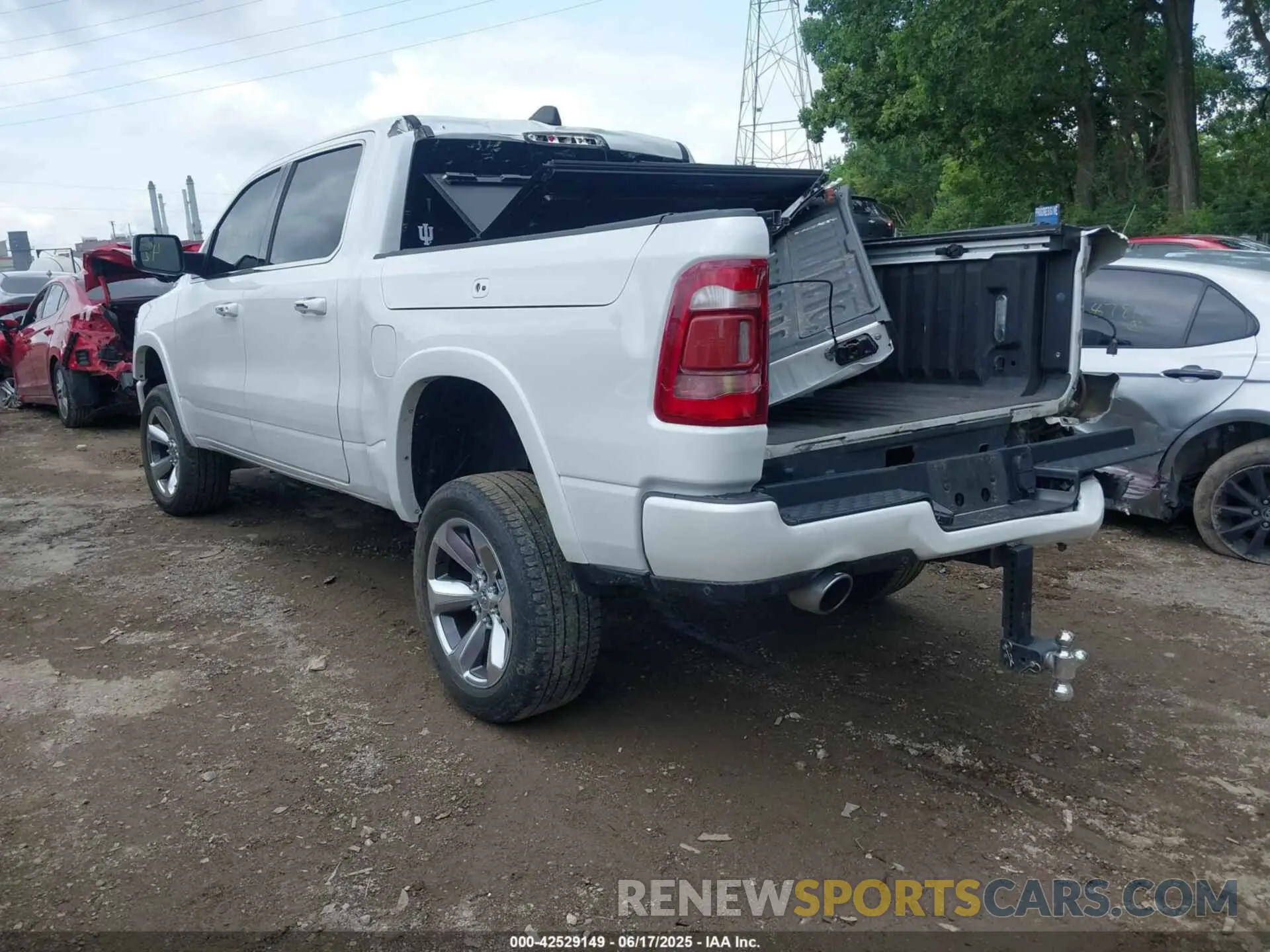 3 Photograph of a damaged car 1C6SRFHT8KN695891 RAM 1500 2019