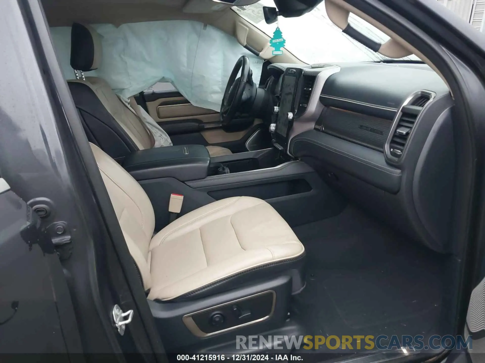 5 Photograph of a damaged car 1C6SRFHT9KN716599 RAM 1500 2019