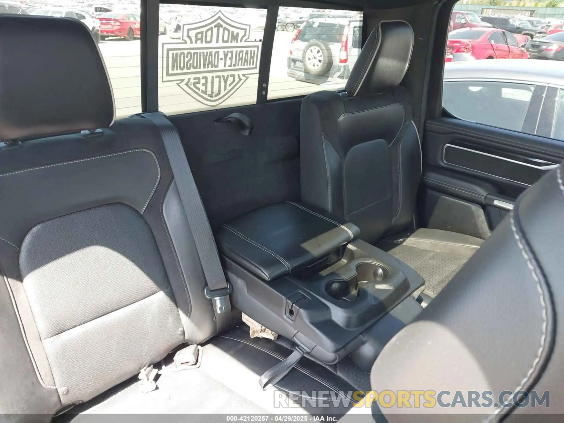 8 Photograph of a damaged car 1C6SRFJT0KN612643 RAM 1500 2019