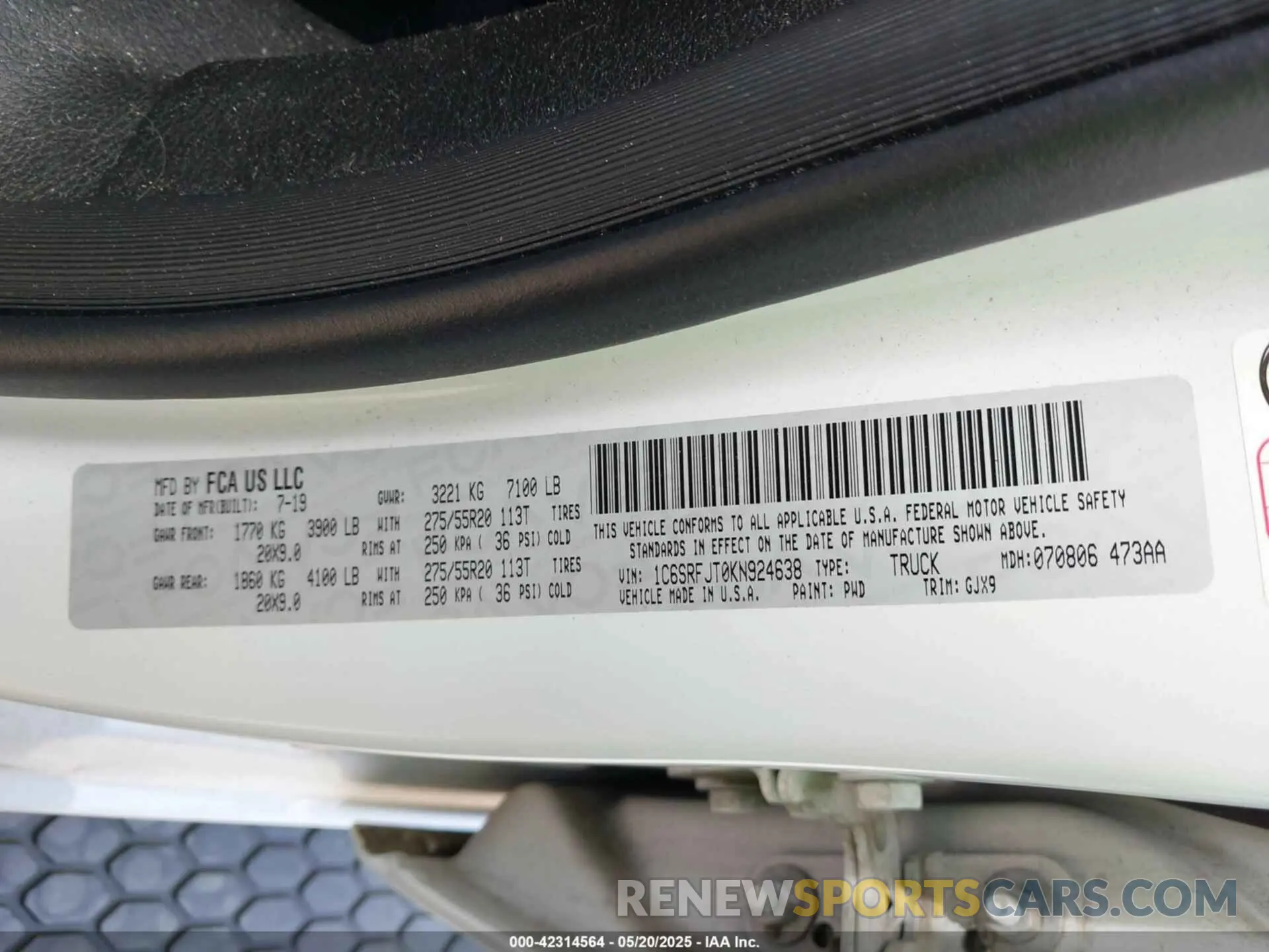 9 Photograph of a damaged car 1C6SRFJT0KN924638 RAM 1500 2019