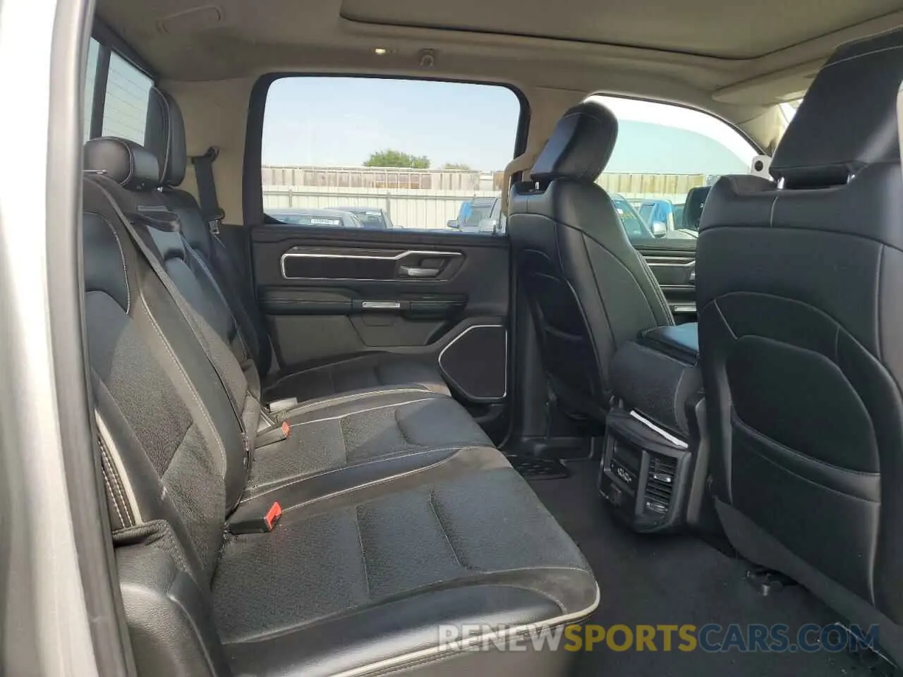 10 Photograph of a damaged car 1C6SRFJT1KN504967 RAM 1500 2019