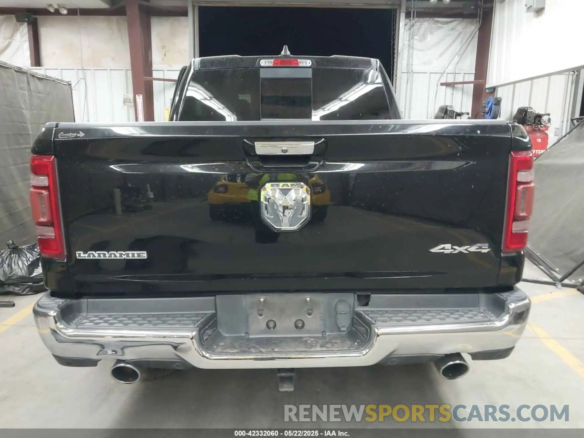 16 Photograph of a damaged car 1C6SRFJT1KN517279 RAM 1500 2019