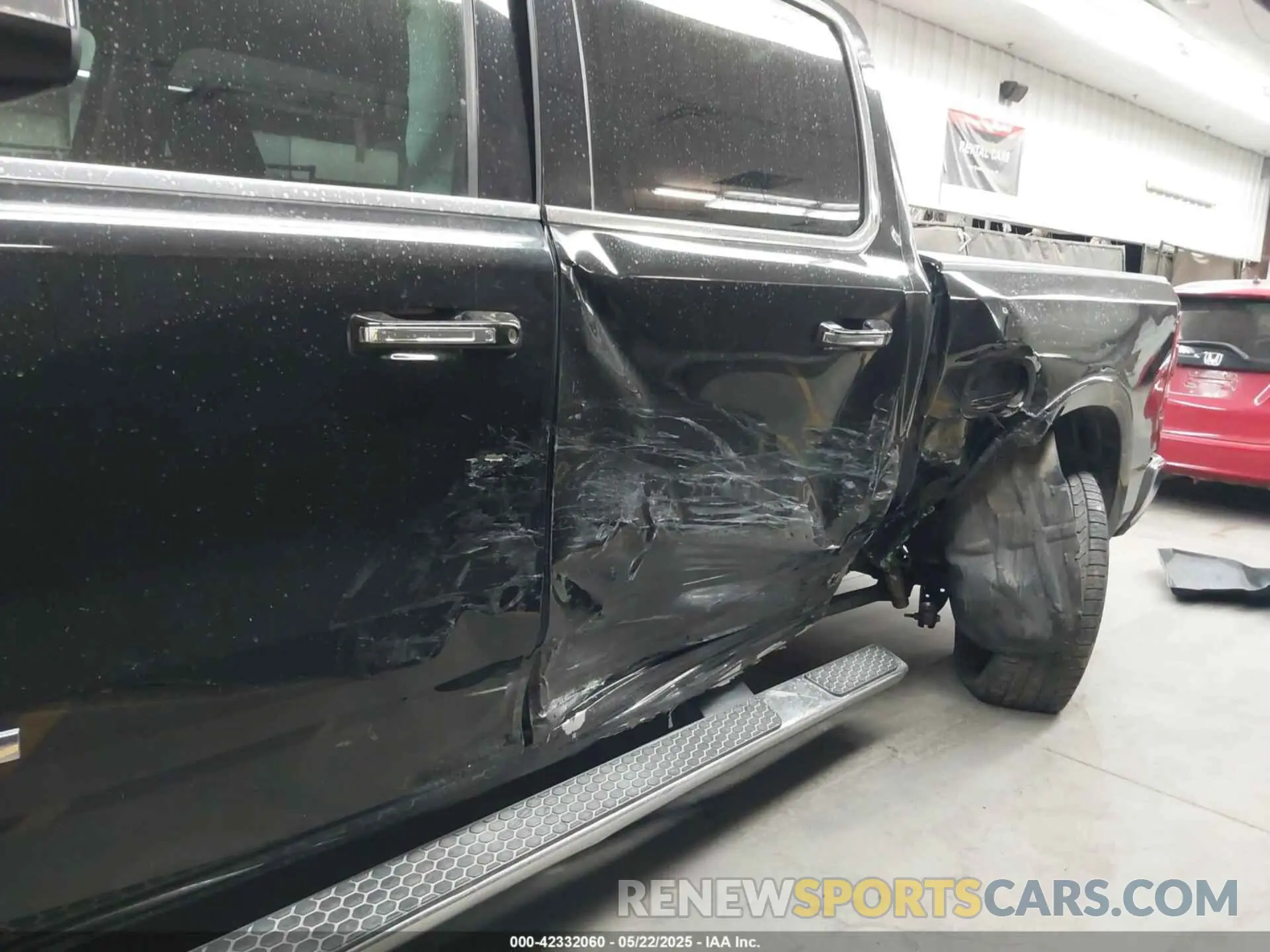 6 Photograph of a damaged car 1C6SRFJT1KN517279 RAM 1500 2019