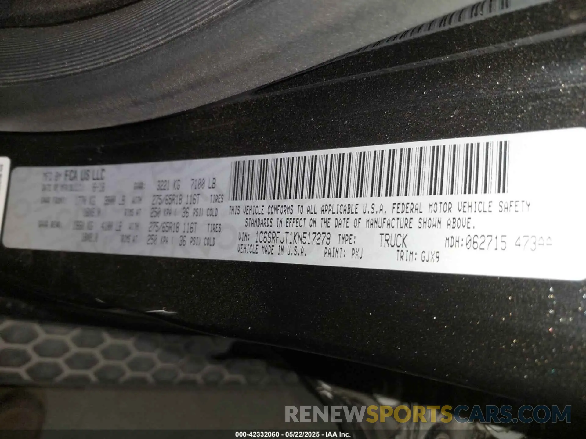 9 Photograph of a damaged car 1C6SRFJT1KN517279 RAM 1500 2019