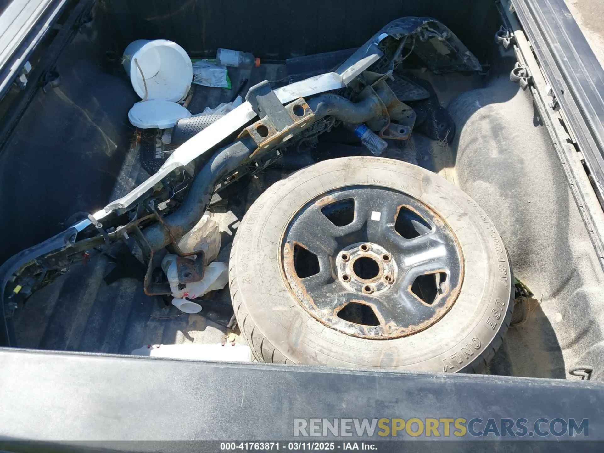 18 Photograph of a damaged car 1C6SRFJT1KN611808 RAM 1500 2019