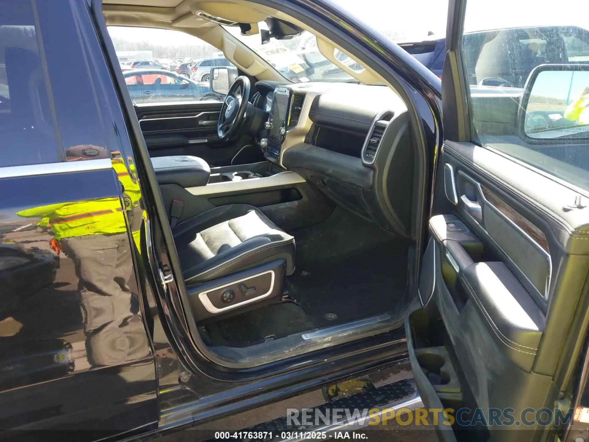 5 Photograph of a damaged car 1C6SRFJT1KN611808 RAM 1500 2019